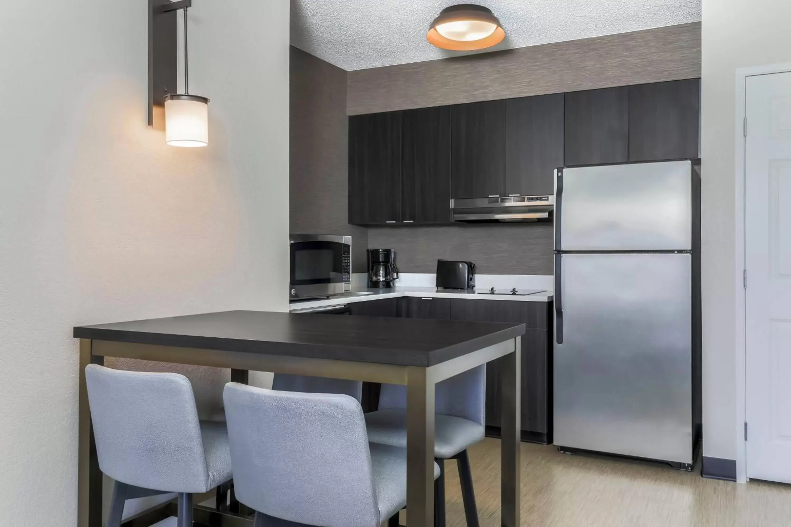 Bedroom, Kitchen/Kitchenette in Residence Inn Boulder Longmont