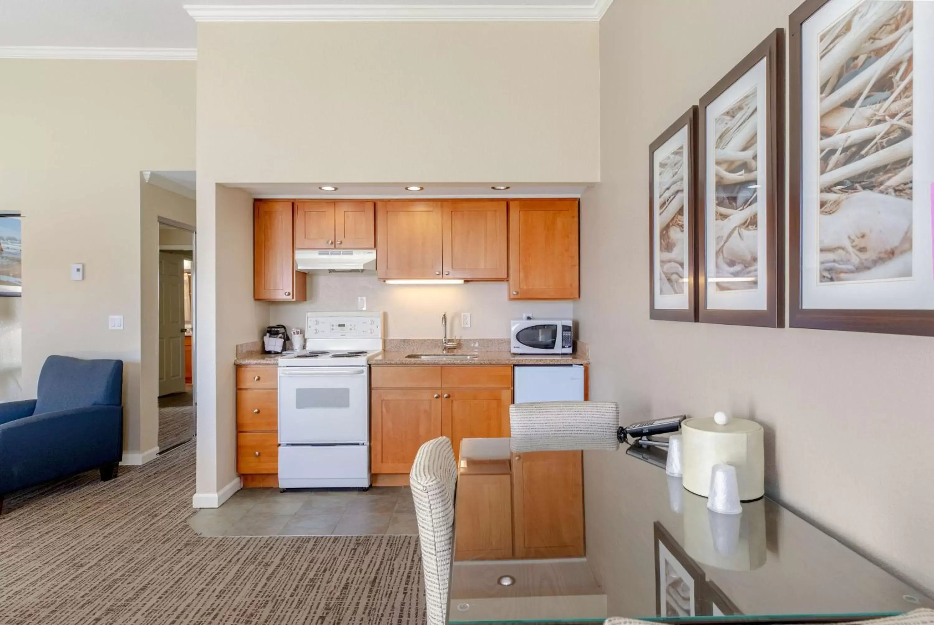 Kitchen or kitchenette, Kitchen/Kitchenette in Best Western Inn at Face Rock