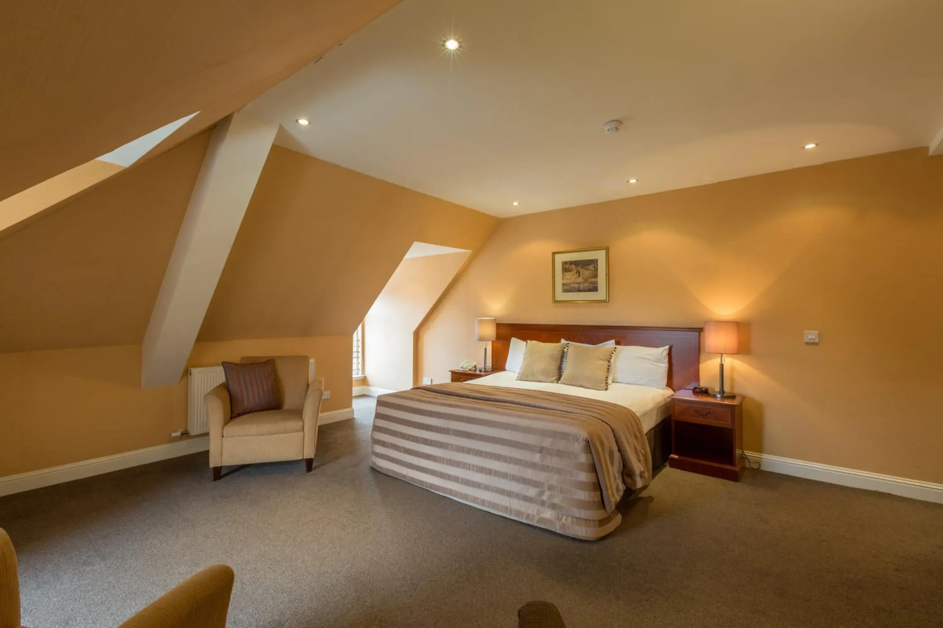 Photo of the whole room, Bed in Sherbrooke Castle Hotel