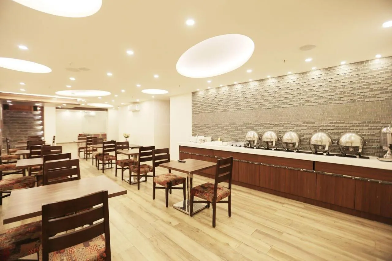 Restaurant/places to eat in Pals Inn