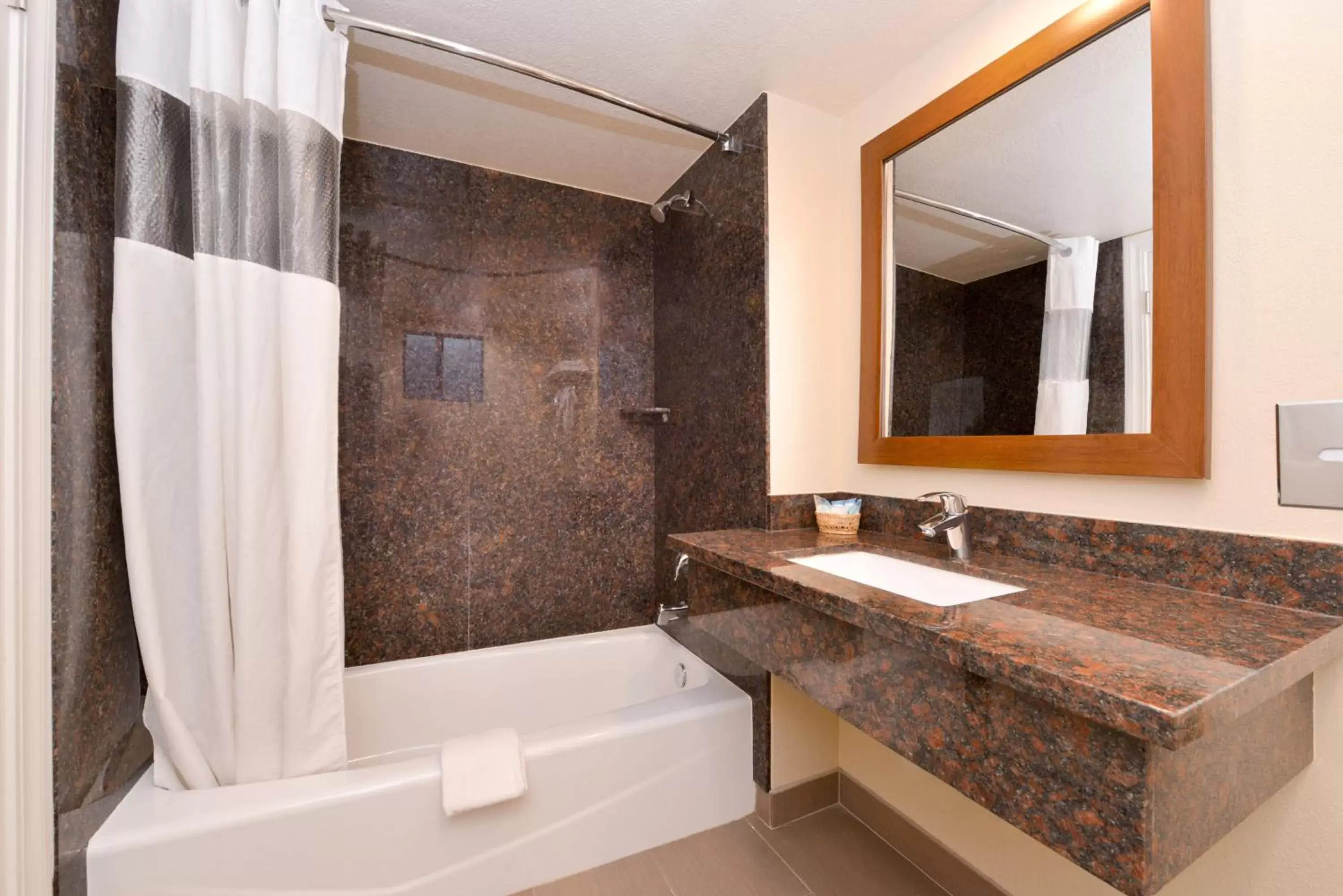 Bathroom in Bay View Inn - Morro Bay