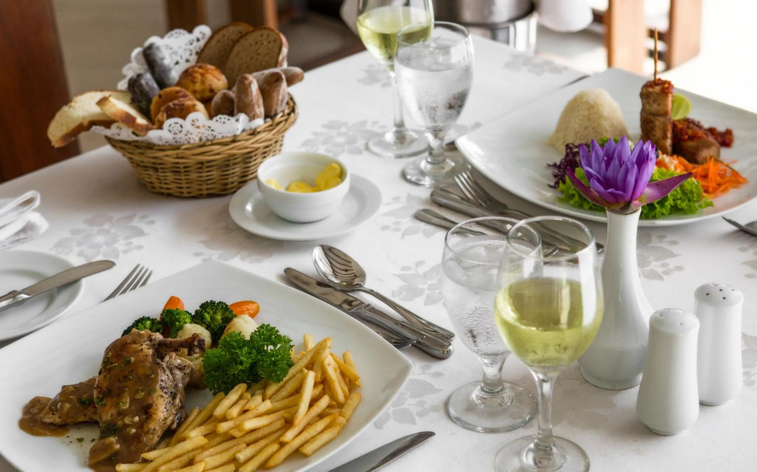 Lunch in Tangerine Beach Hotel