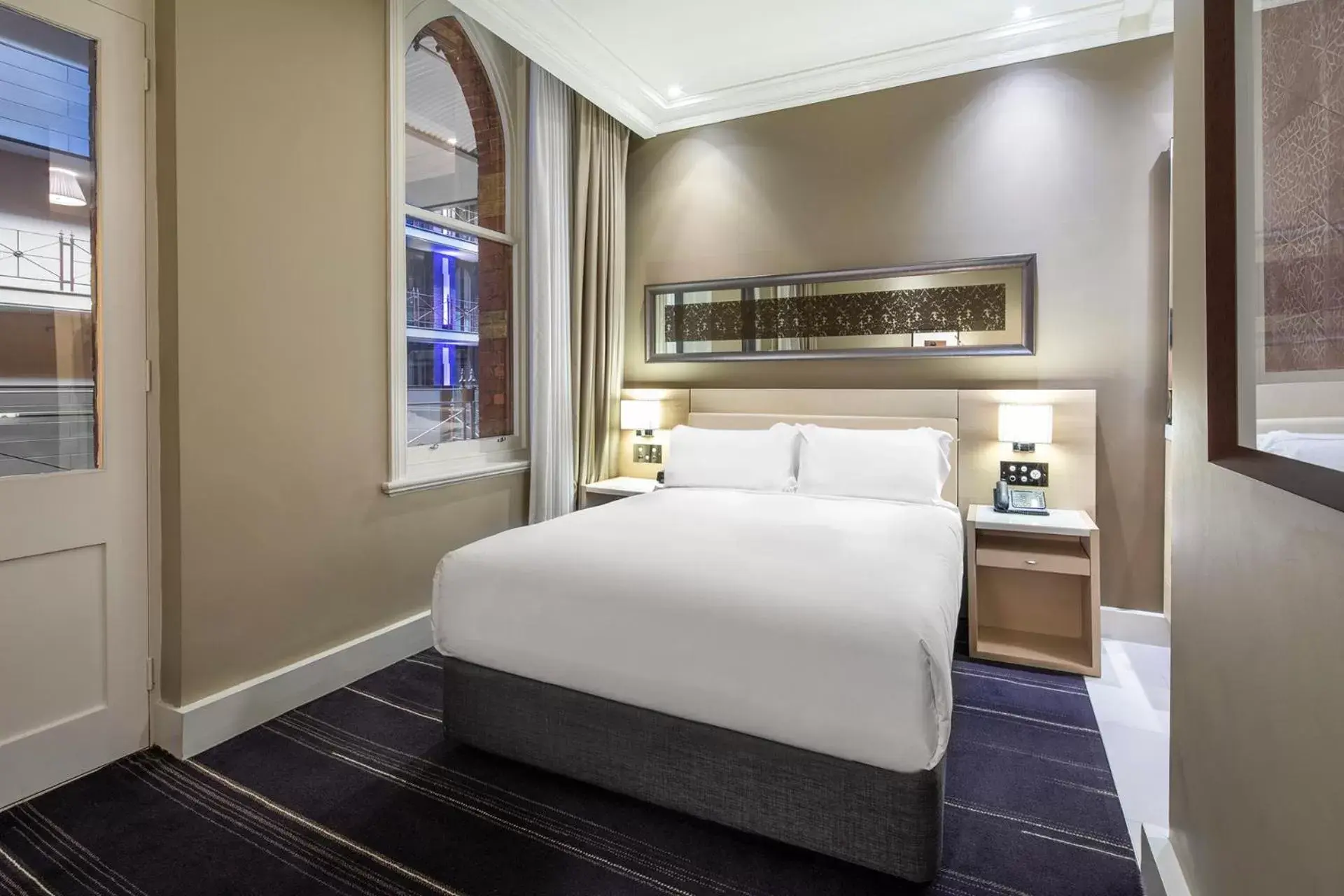 Classic King Room in InterContinental Melbourne The Rialto by IHG Classic King Room in InterContinental Melbourne The Rialto by IHG