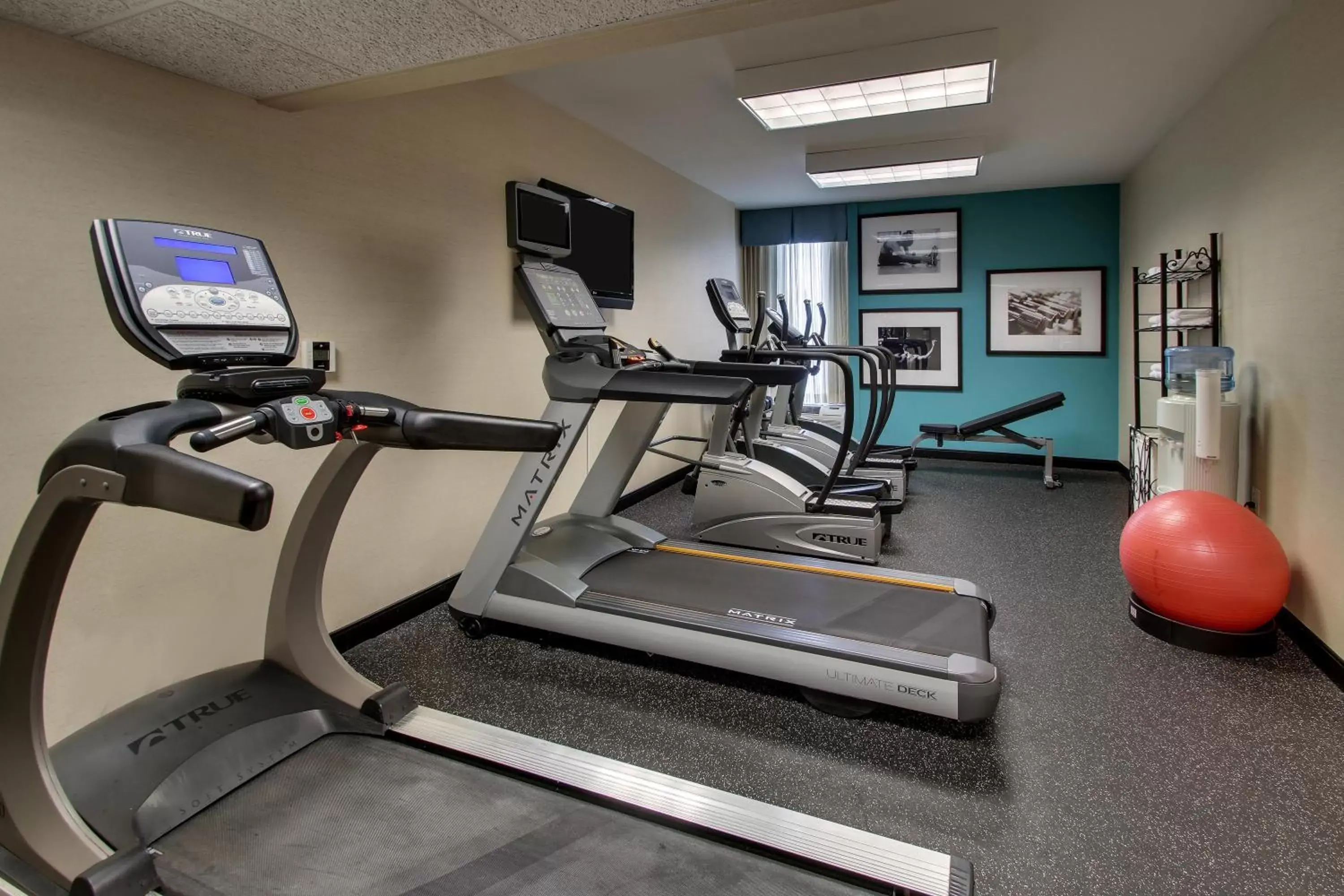 Fitness centre/facilities, Fitness Center/Facilities in GreenTree Hotel - Houston Hobby Airport