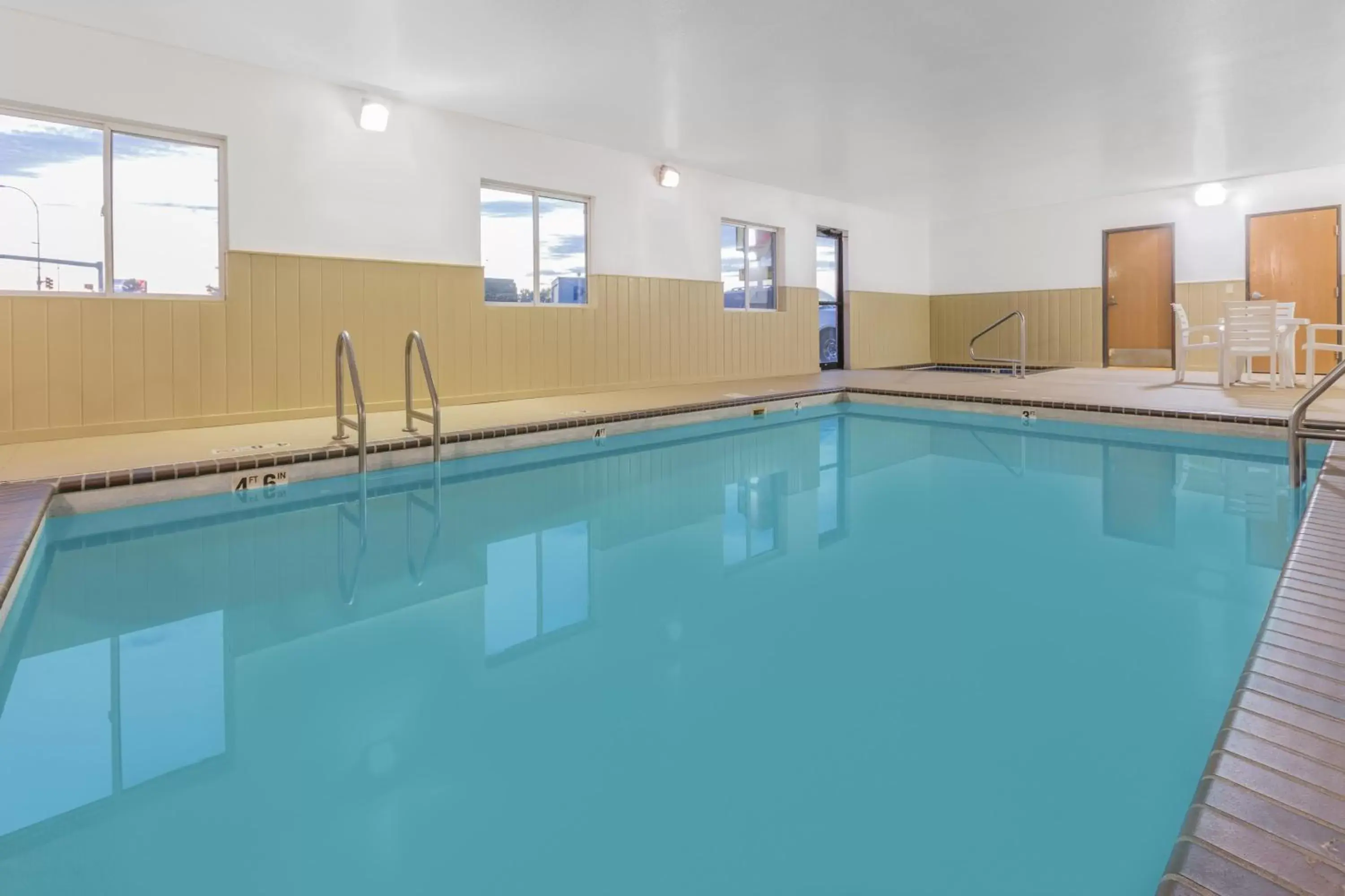 Swimming Pool in Super 8 by Wyndham Sioux Falls