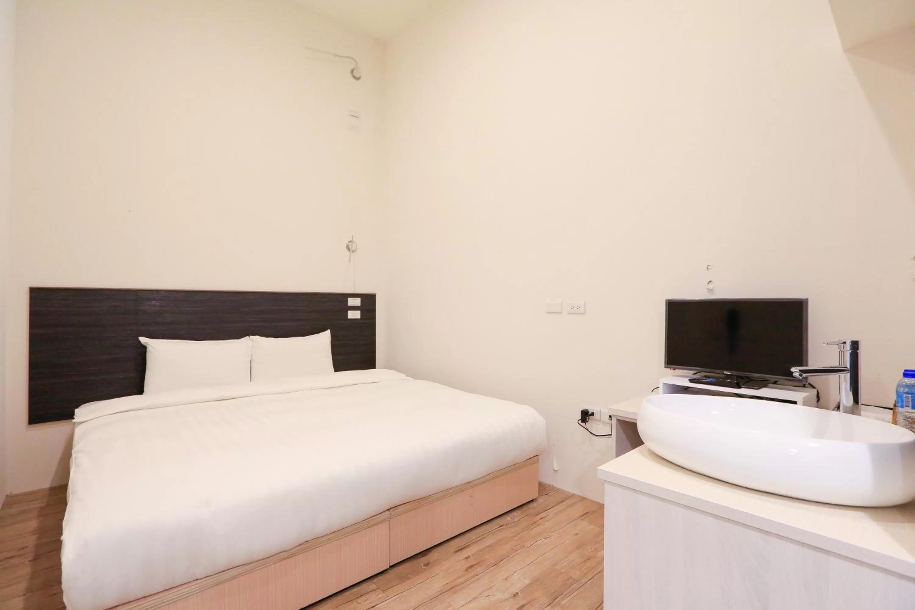 Bed in Place‧X Hotel