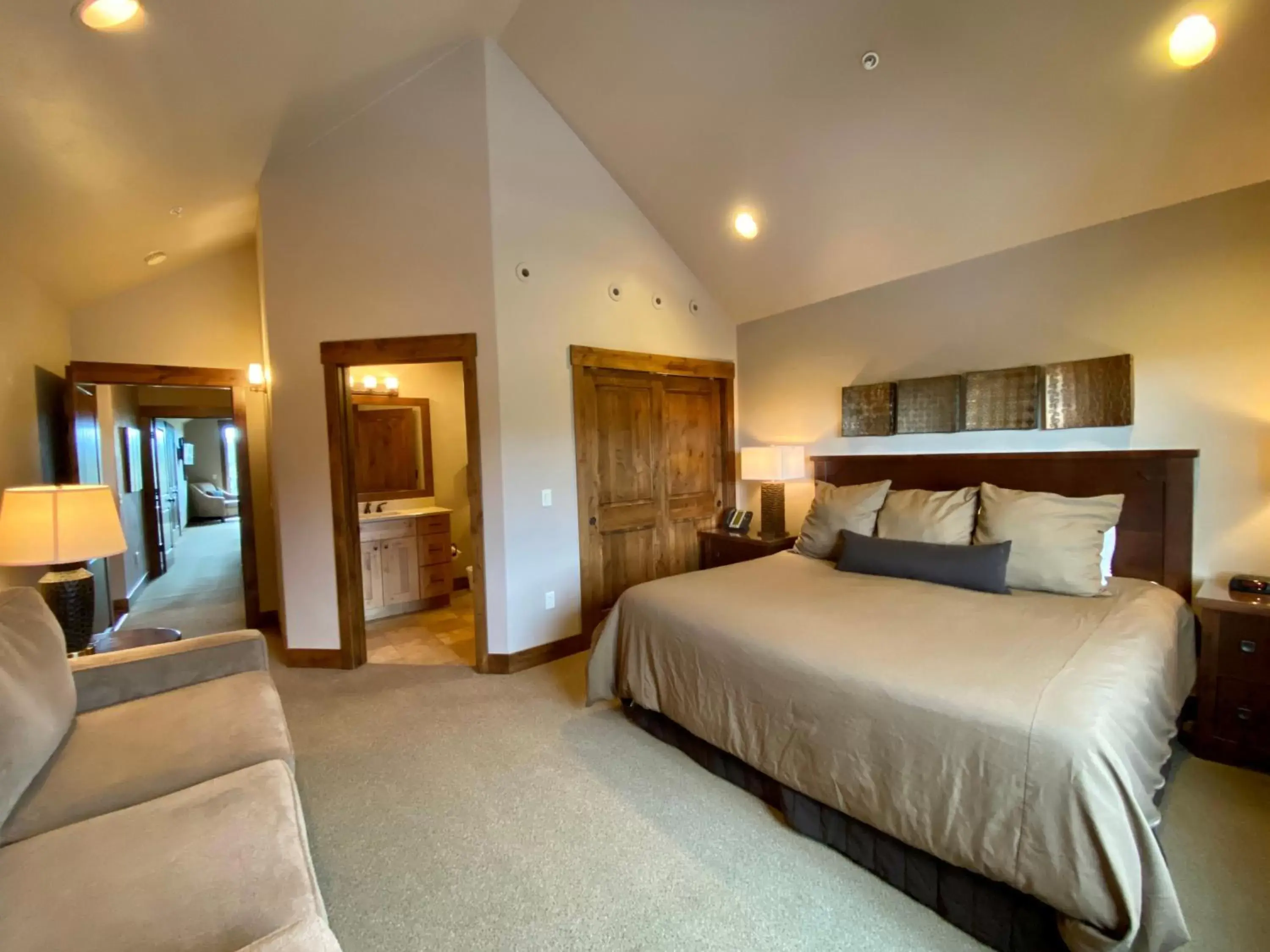 Photo of the whole room, Bed in Meadow Lake Resort & Condos