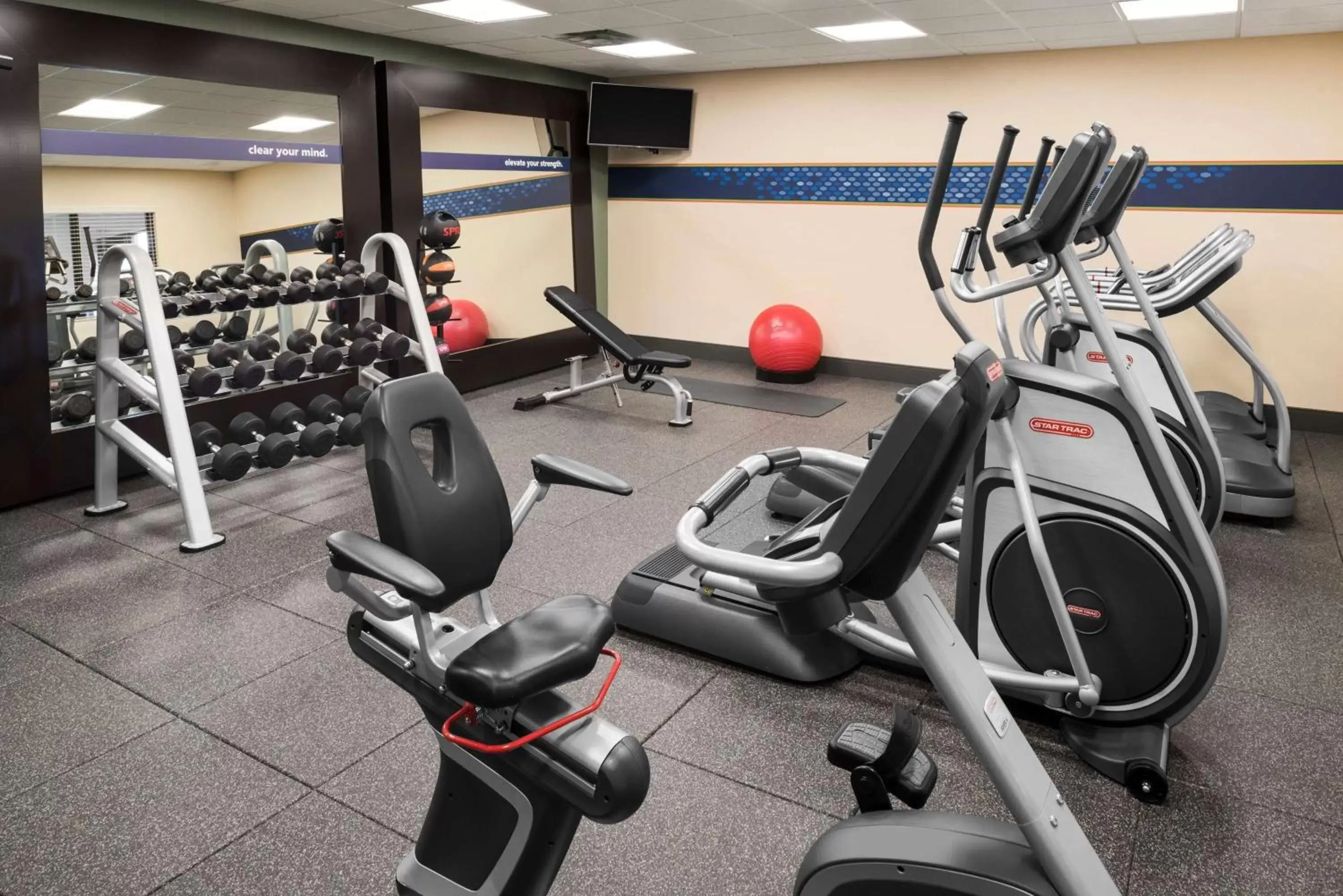 Fitness centre/facilities, Fitness Center/Facilities in Hampton Inn Lincoln Airport, Ne