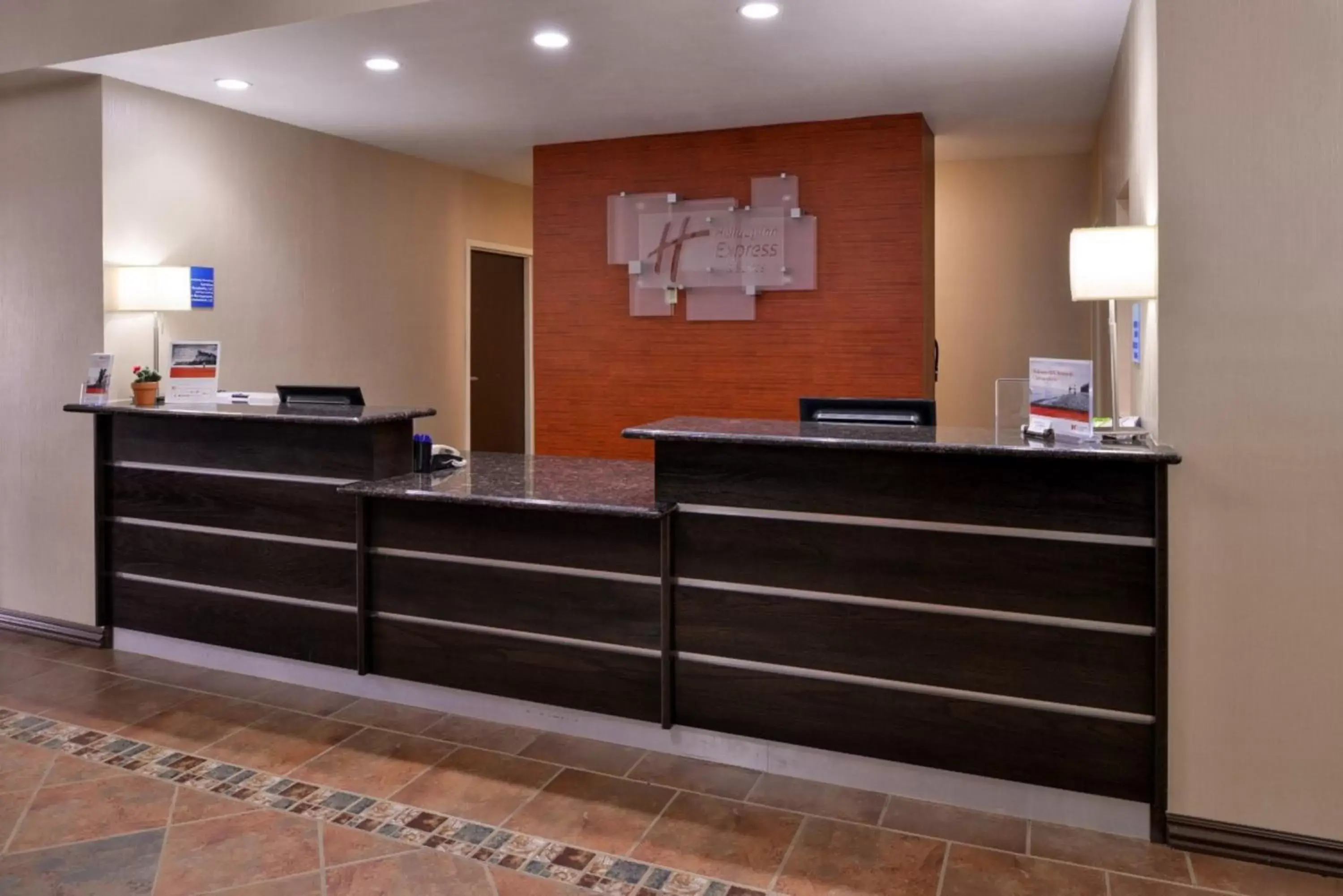 Property building, Lobby/Reception in Holiday Inn Express Kingman, an IHG Hotel