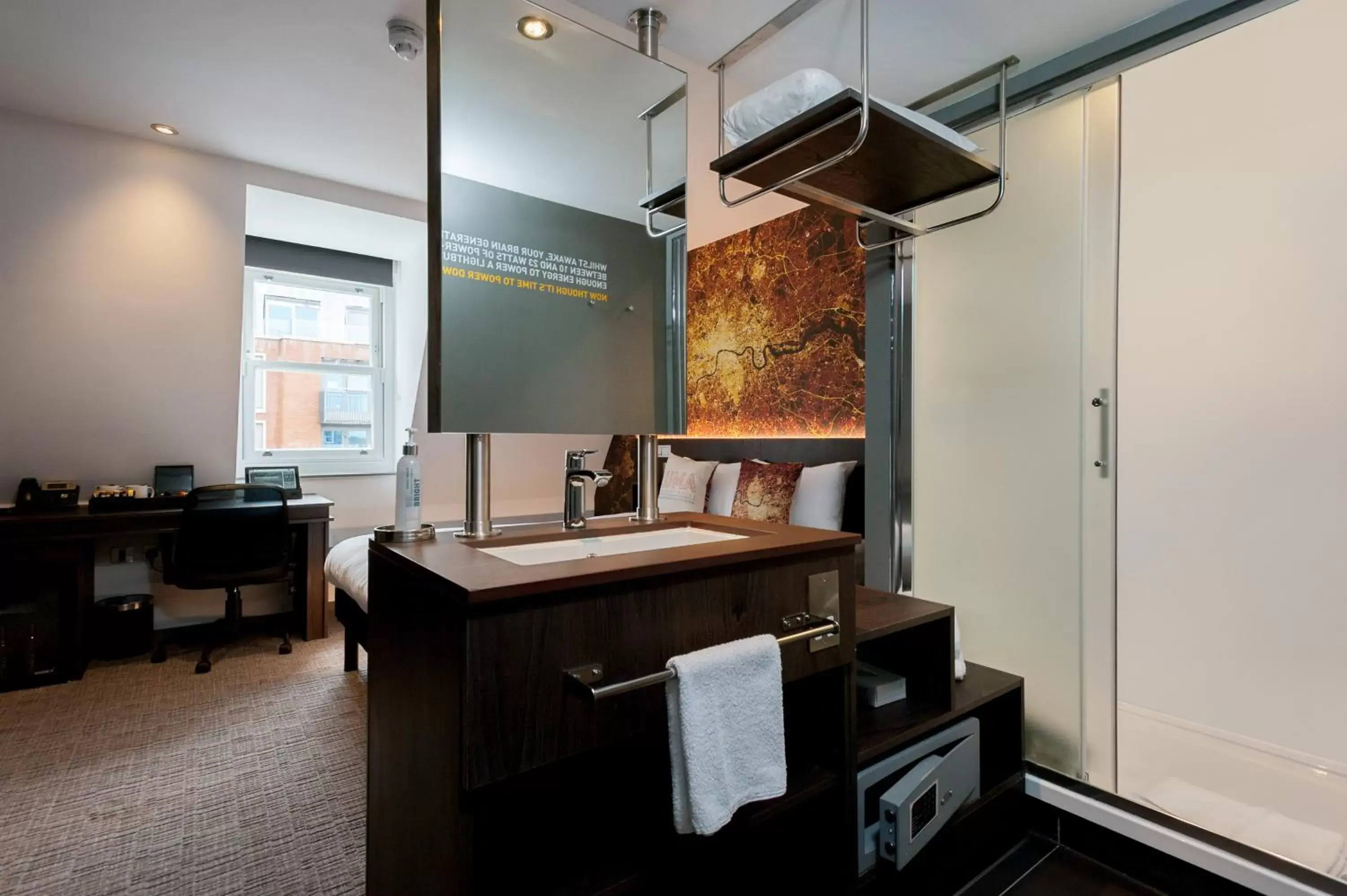 Bathroom, TV/Entertainment Center in Heeton Concept Hotel – Luma Hammersmith