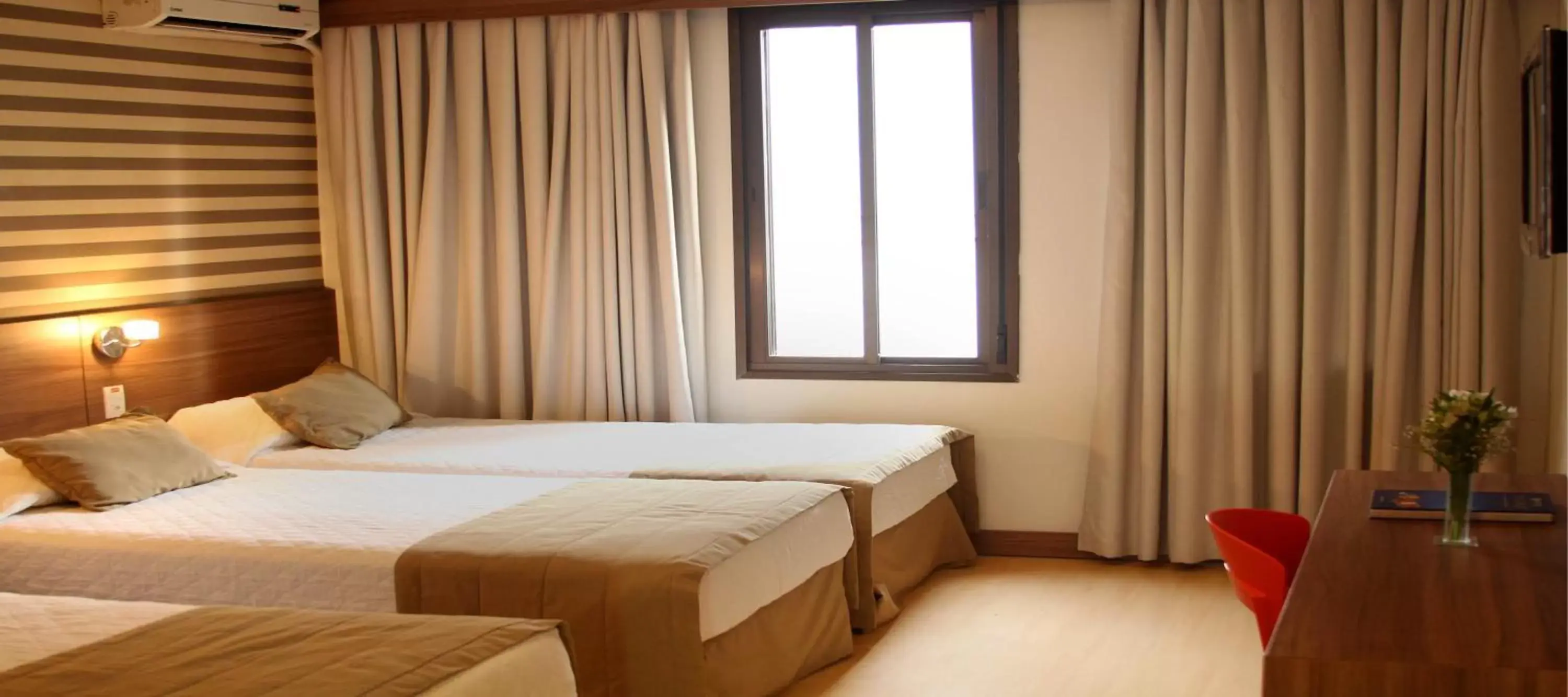Bed in Hotel Continental Business - 200 metros do Complexo Hospitalar Santa Casa
