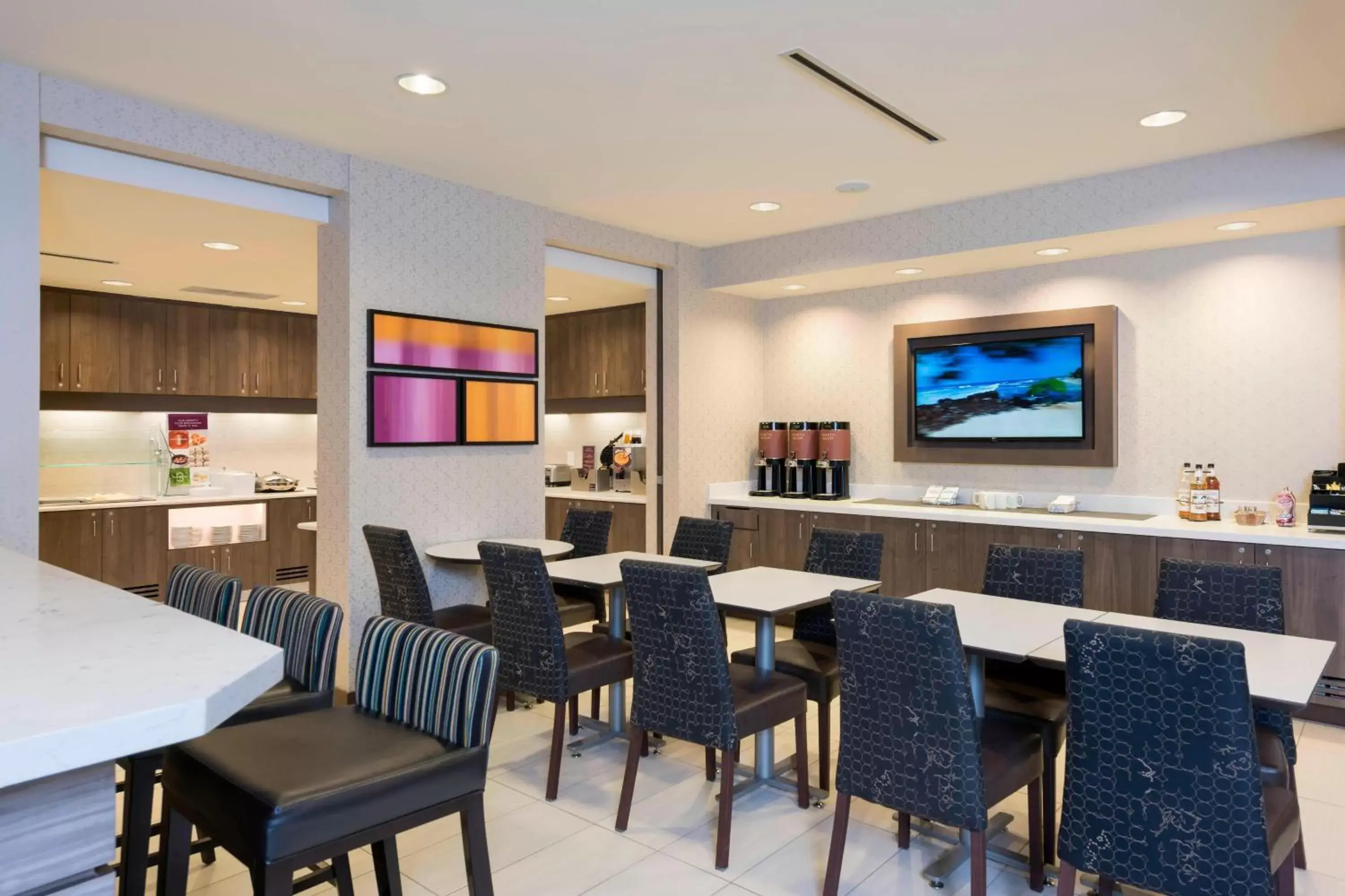 Breakfast, Restaurant/Places to Eat in Residence Inn by Marriott Milwaukee West