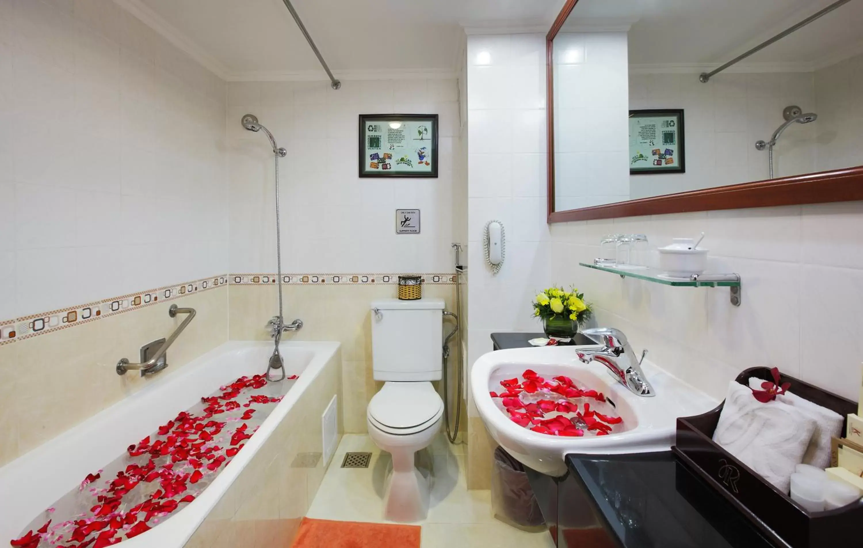 Bathroom in Royal Hotel Saigon