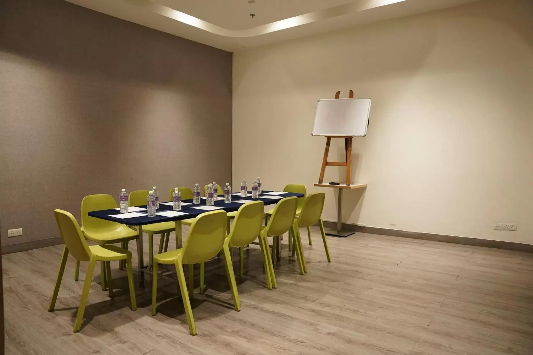 Meeting/conference room in Holiday Inn Express Hyderabad HITEC City, an IHG Hotel