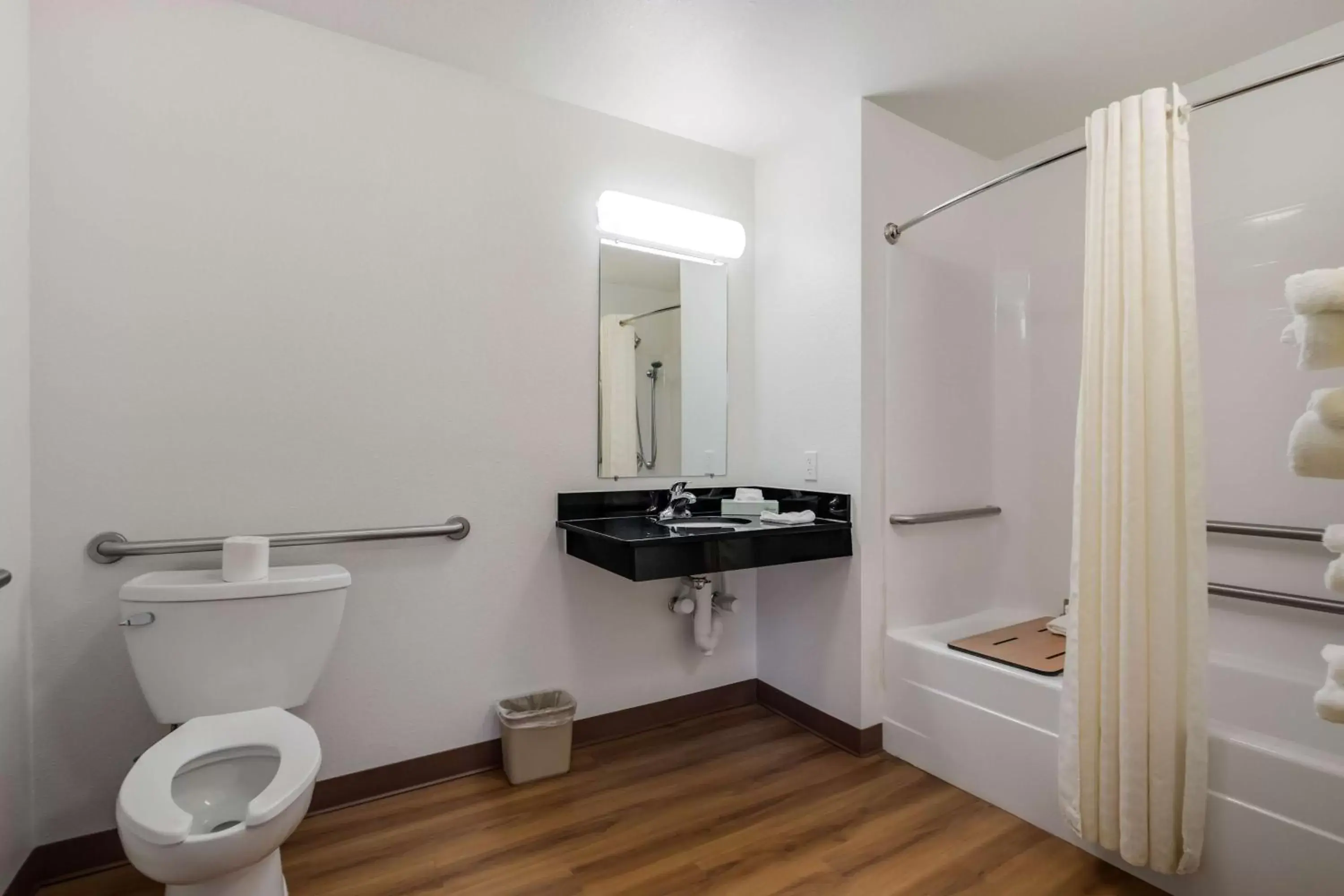 Photo of the whole room, Bathroom in Motel 6-Poplar Bluff, MO