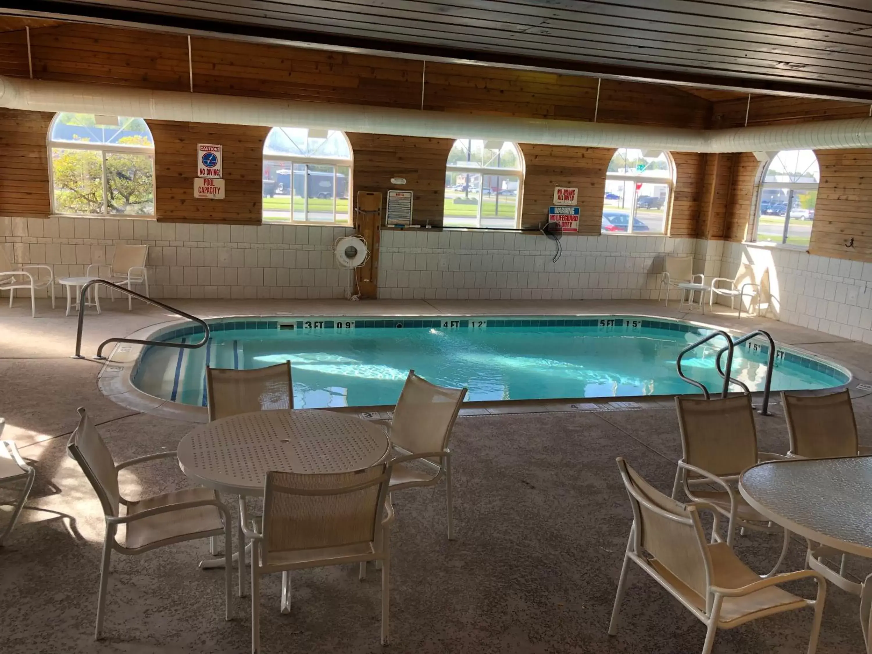 , Swimming Pool in Country Inn & Suites by Radisson, Auburn, IN