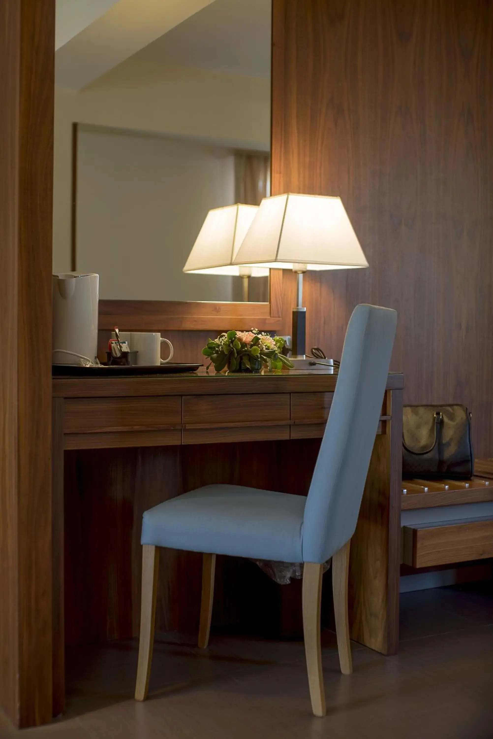 Seating area in Suites & Residence Hotel