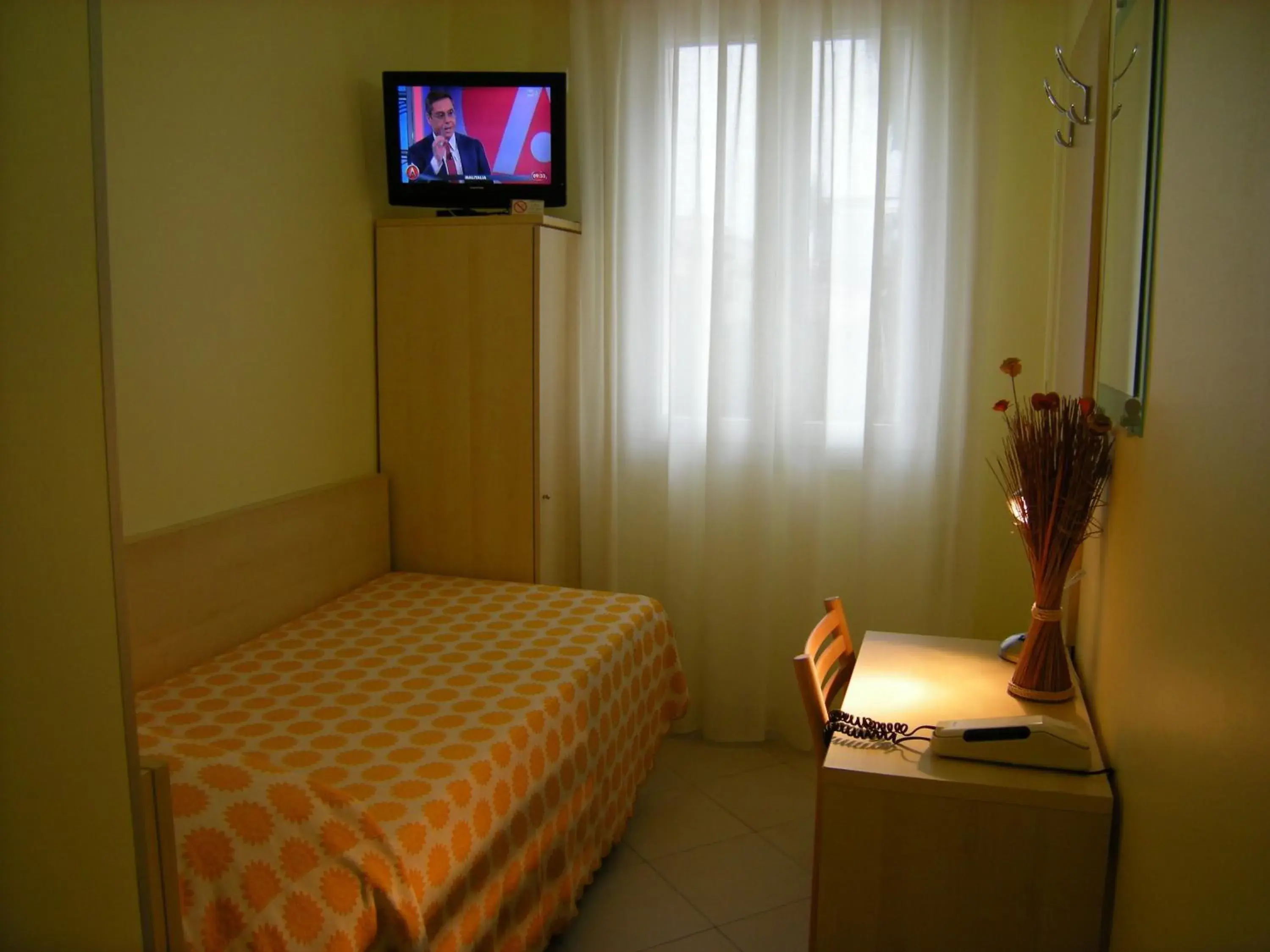 Photo of the whole room, TV/Entertainment Center in Hotel San Carlo