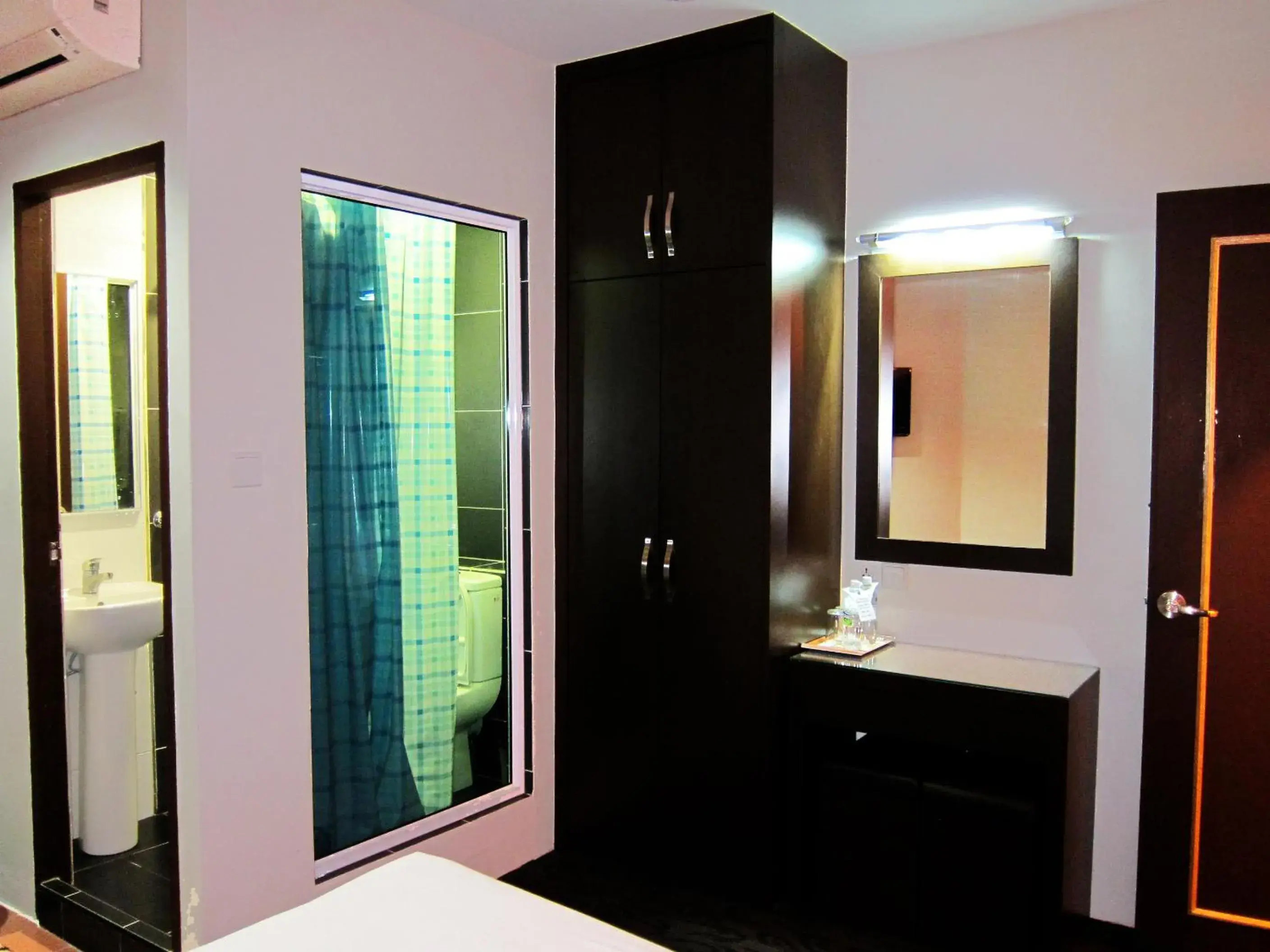 Area and facilities, Bathroom in Oriental Inn