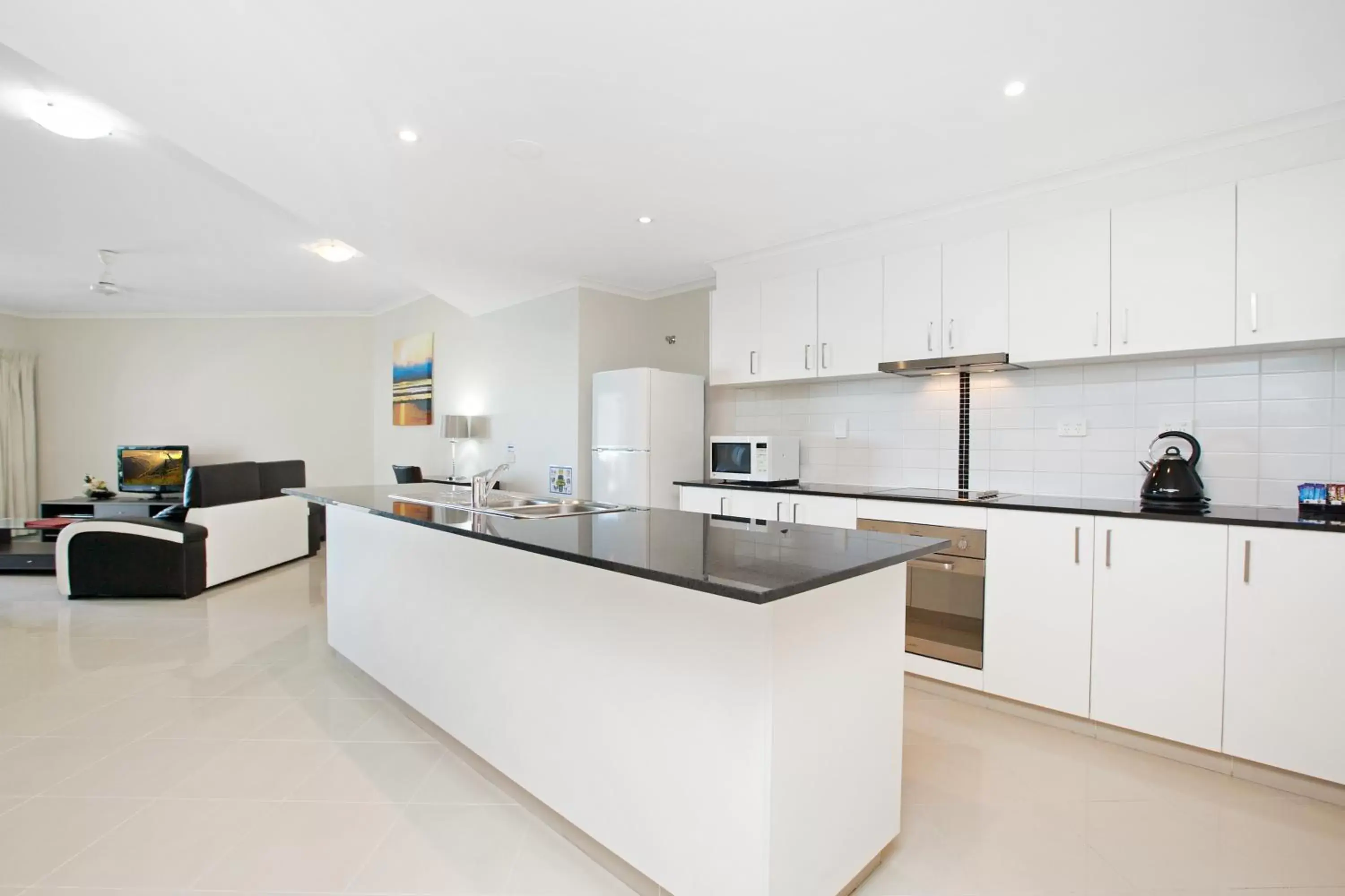 Kitchen or kitchenette, Kitchen/Kitchenette in Argus Apartments Darwin