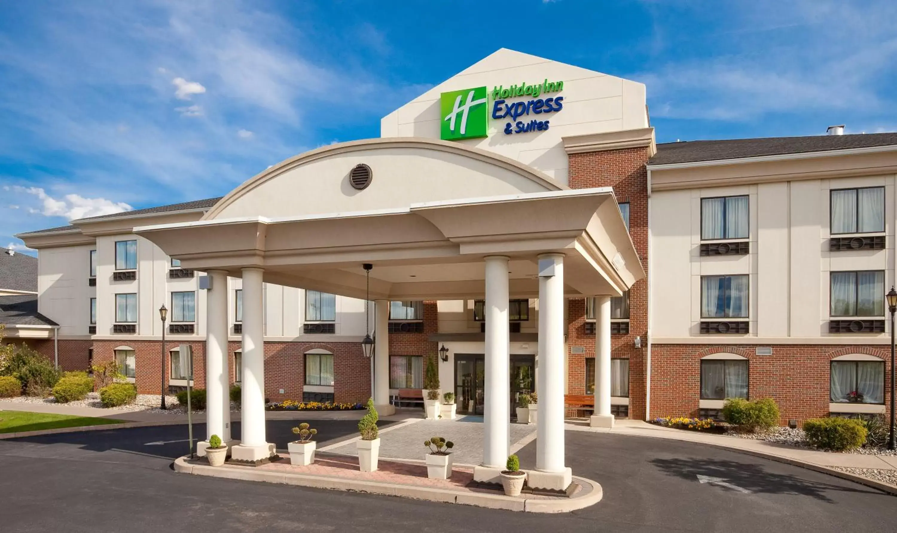 Property Building in Holiday Inn Express Hotel & Suites Easton, an IHG Hotel