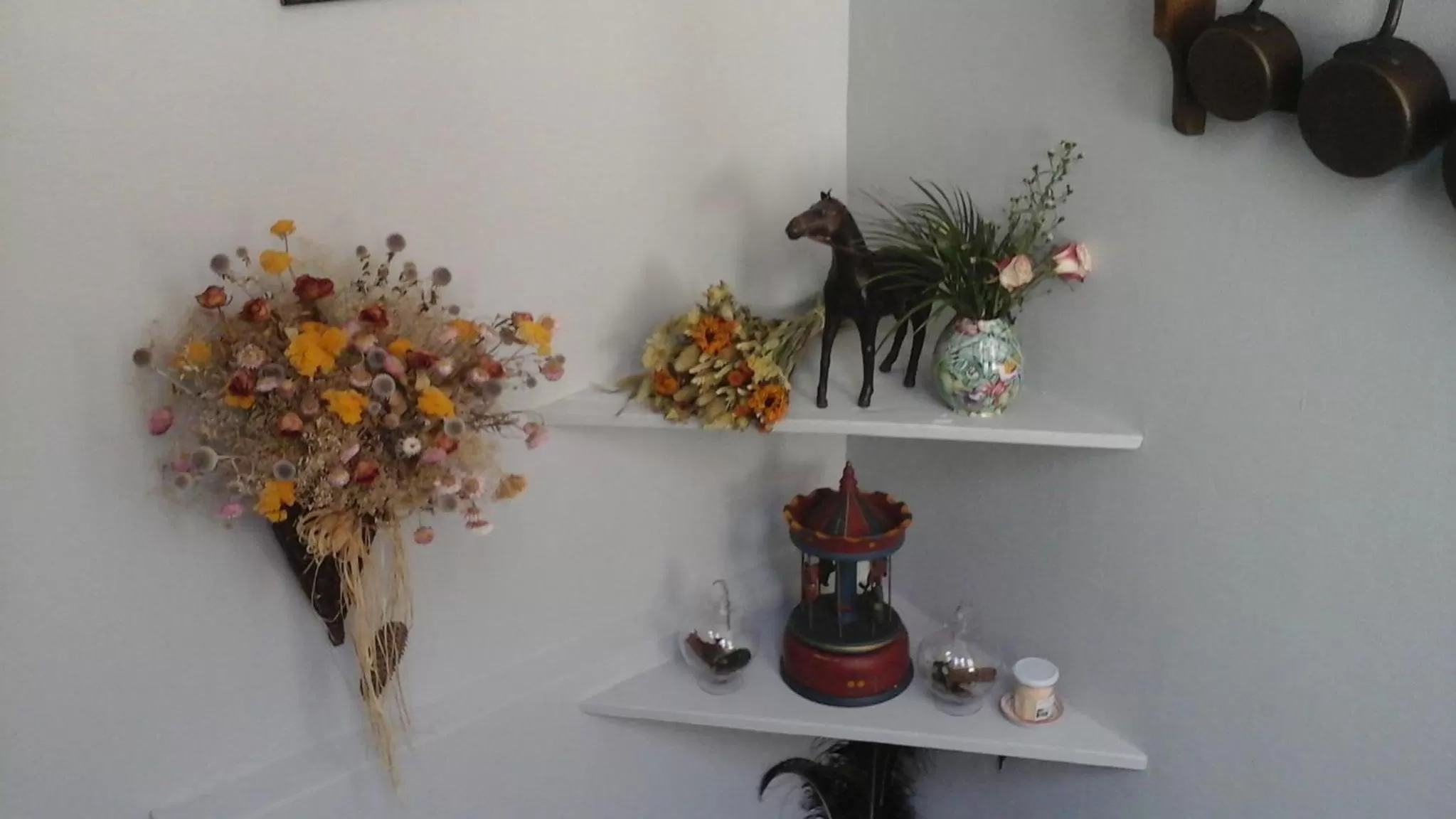 Decorative detail in UN AIR MOULINOIS