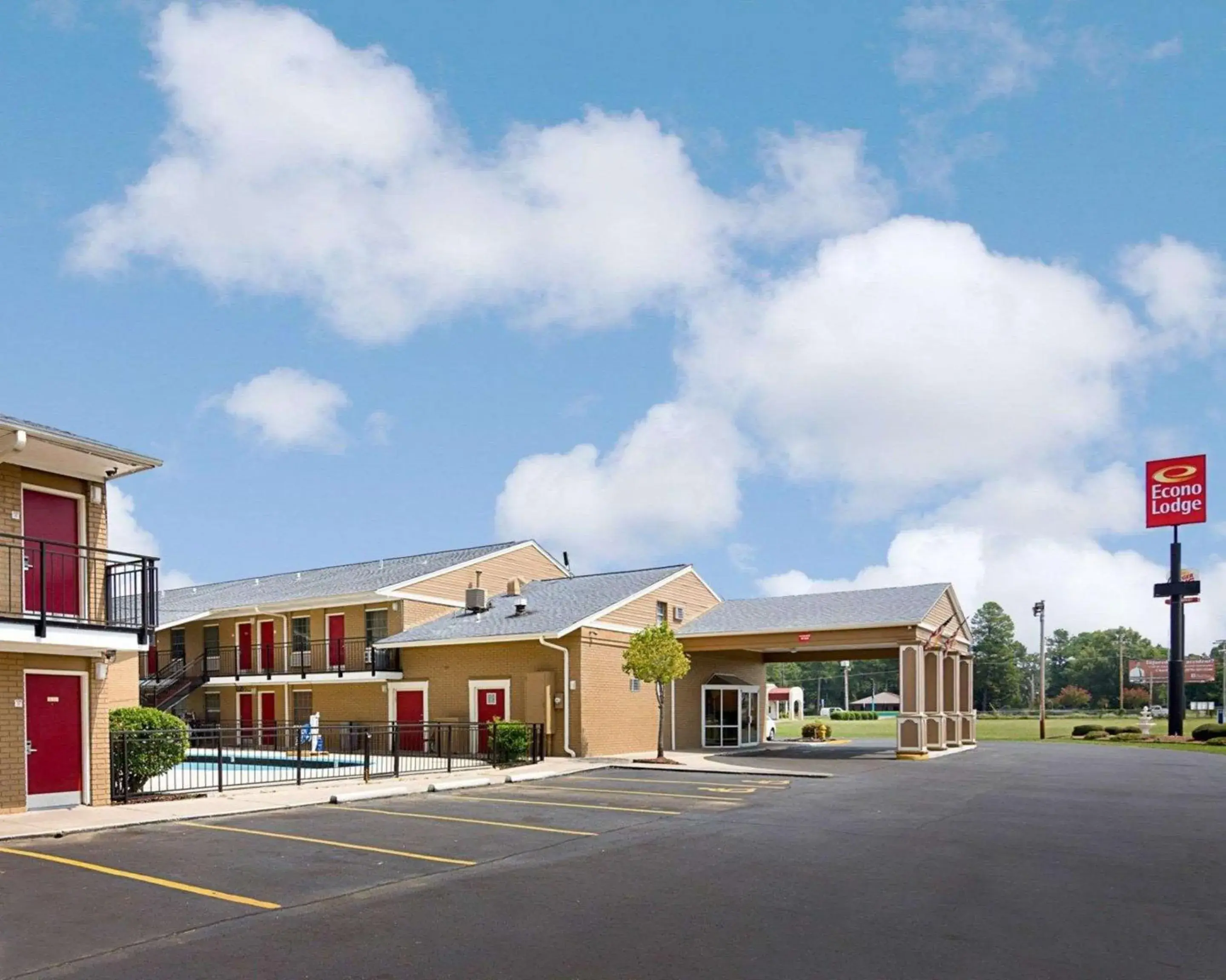 Property Building in Econo Lodge Pine Bluff