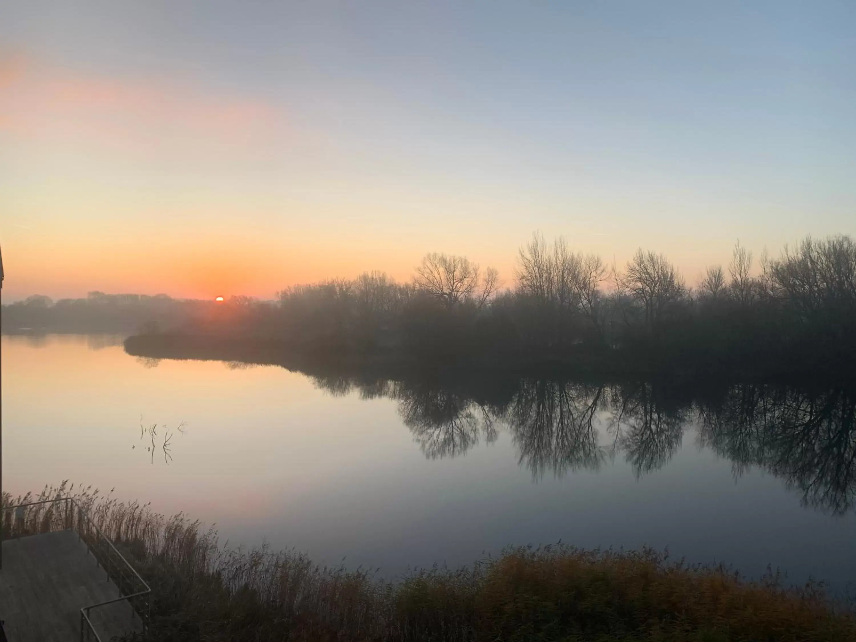 Natural landscape, Sunrise/Sunset in De Vere Cotswold Water Park