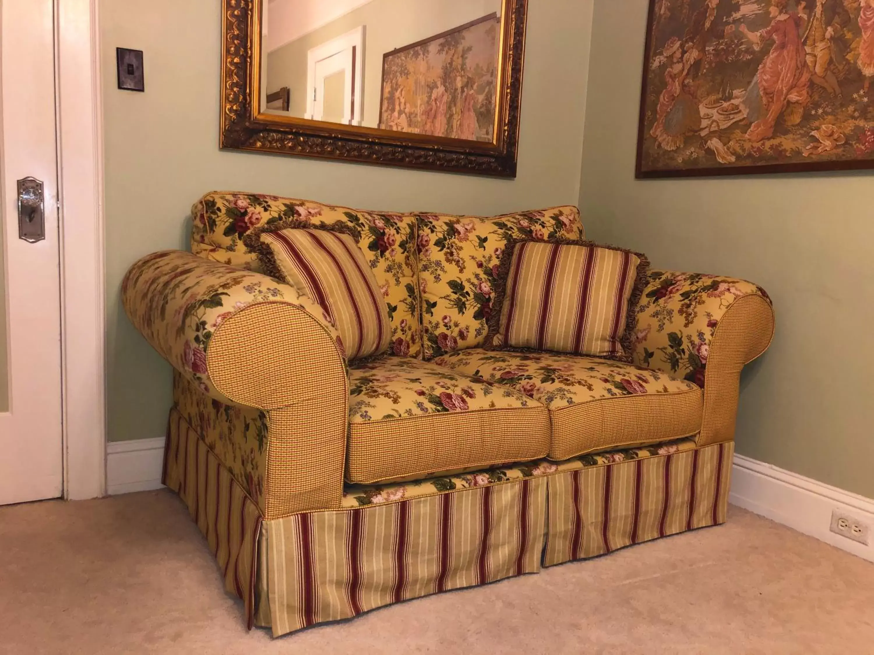 Seating Area in The Inn on Knowles Hill Bed & Breakfast Hotel