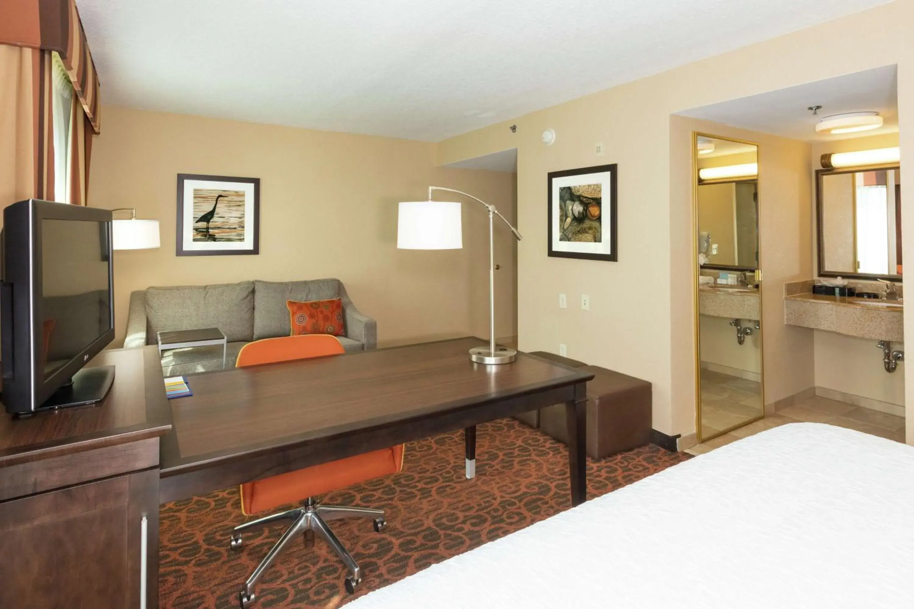 Bedroom, Seating Area in Hampton Inn & Suites Jacksonville-Airport