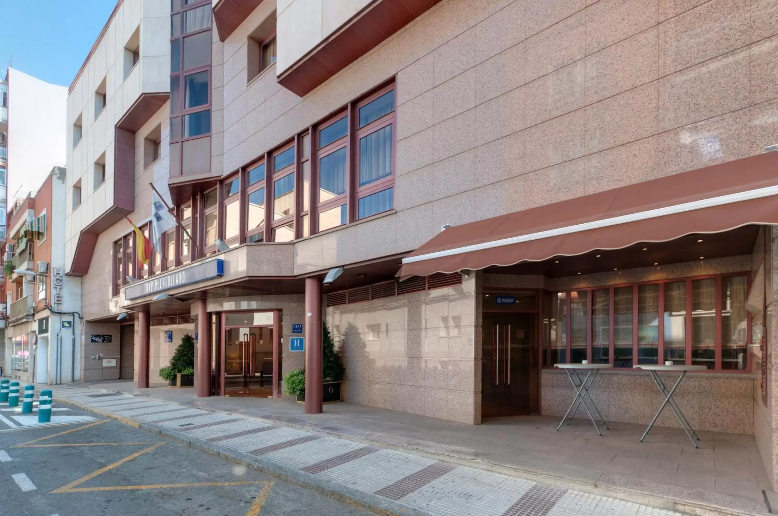 Facade/entrance, Property Building in Hotel Puertollano