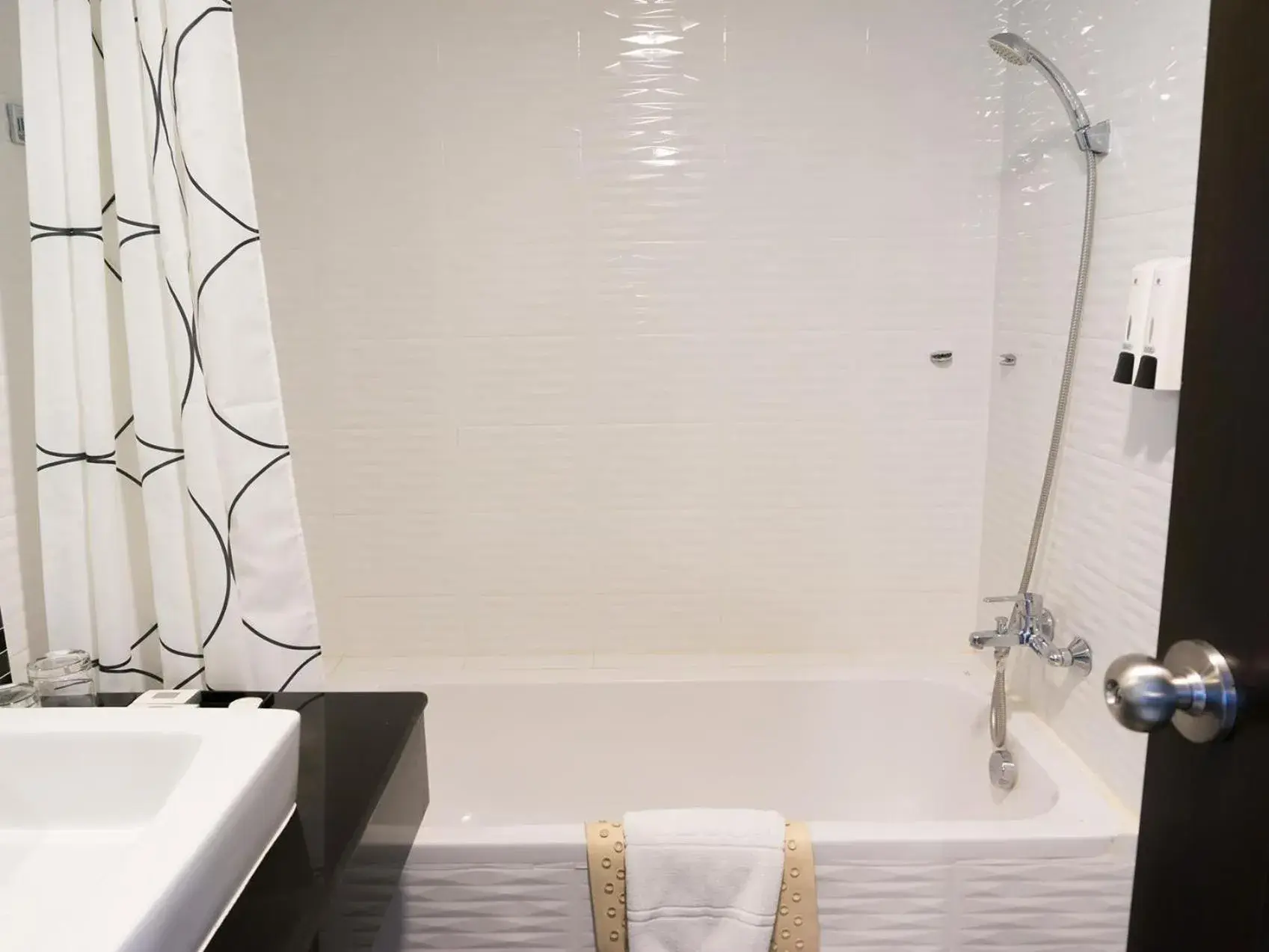 Bath, Bathroom in Picnic Hotel Bangkok