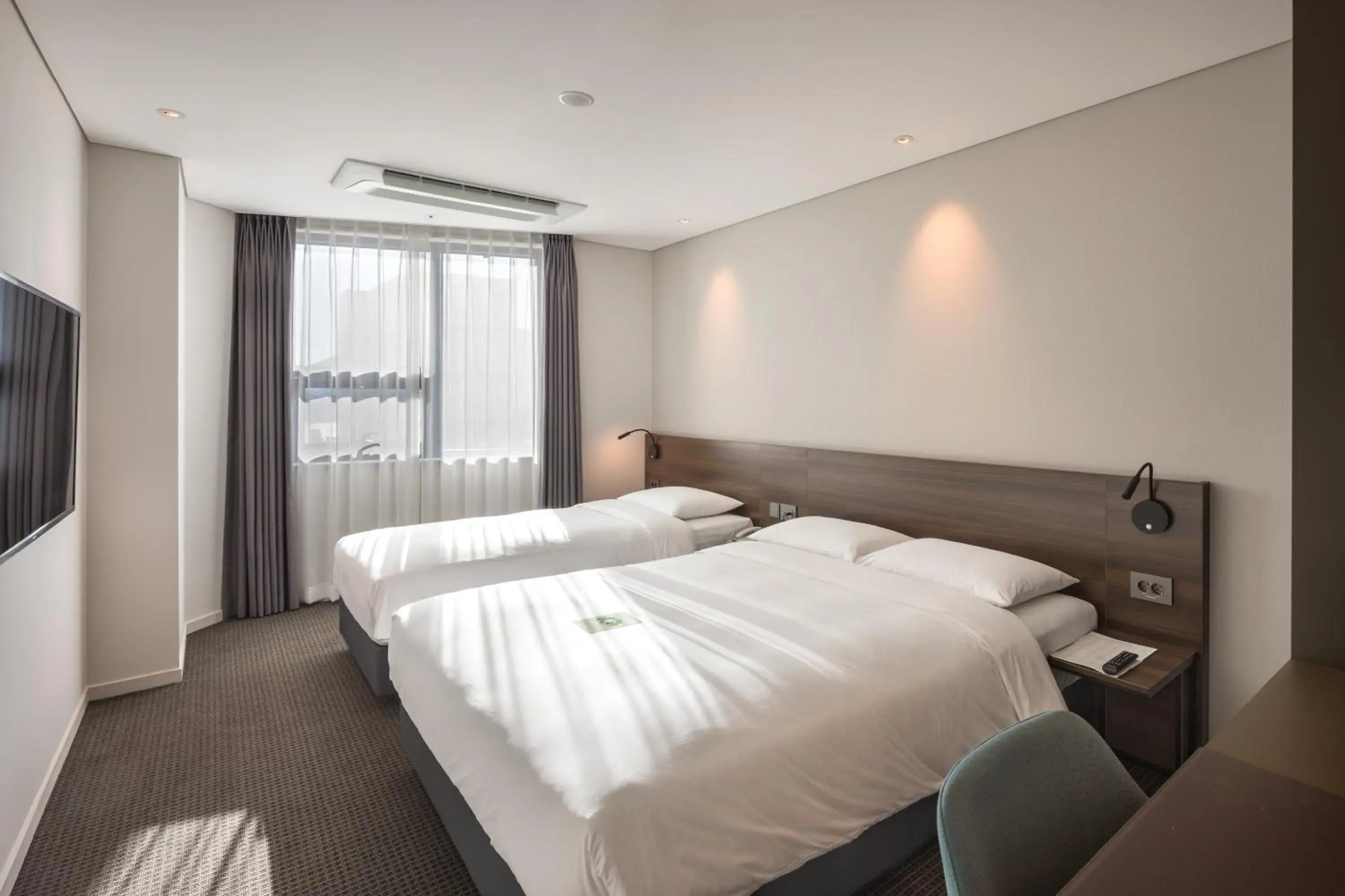 Photo of the whole room, Bed in Grab The Ocean Songdo