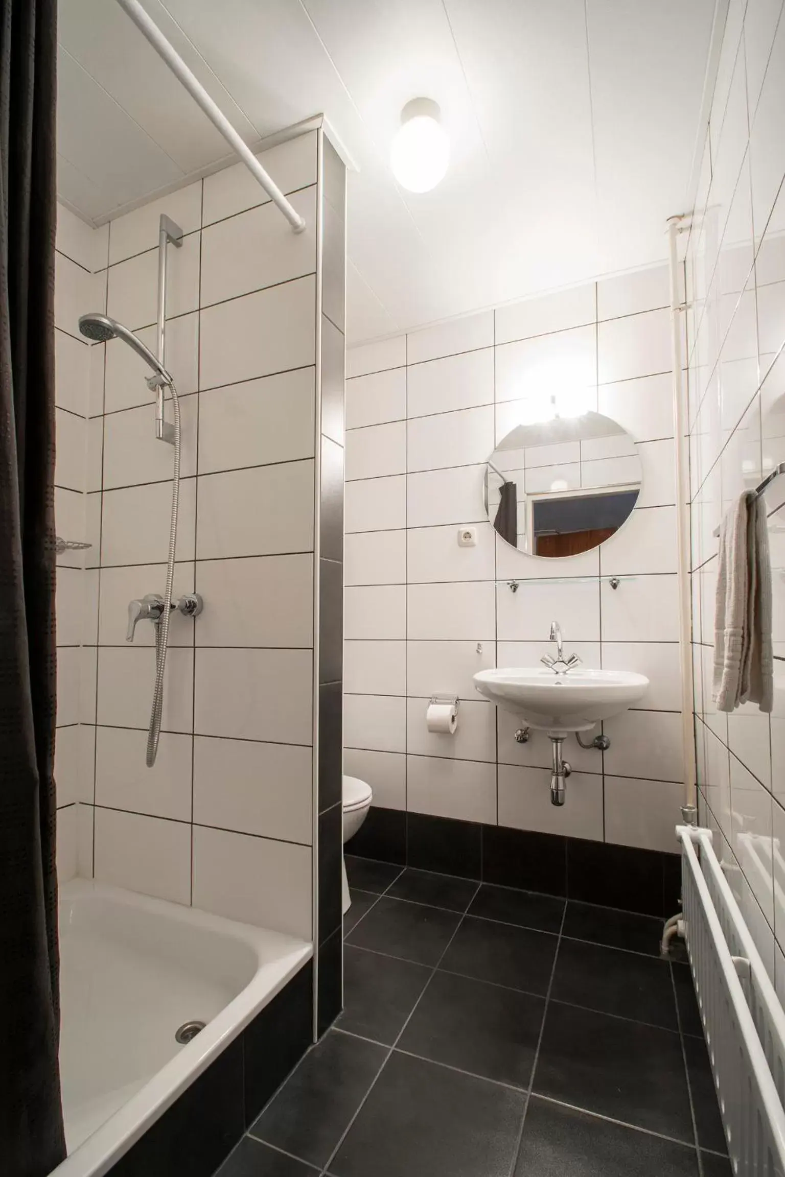 Shower, Bathroom in Hotel en Grand Café De Pauw