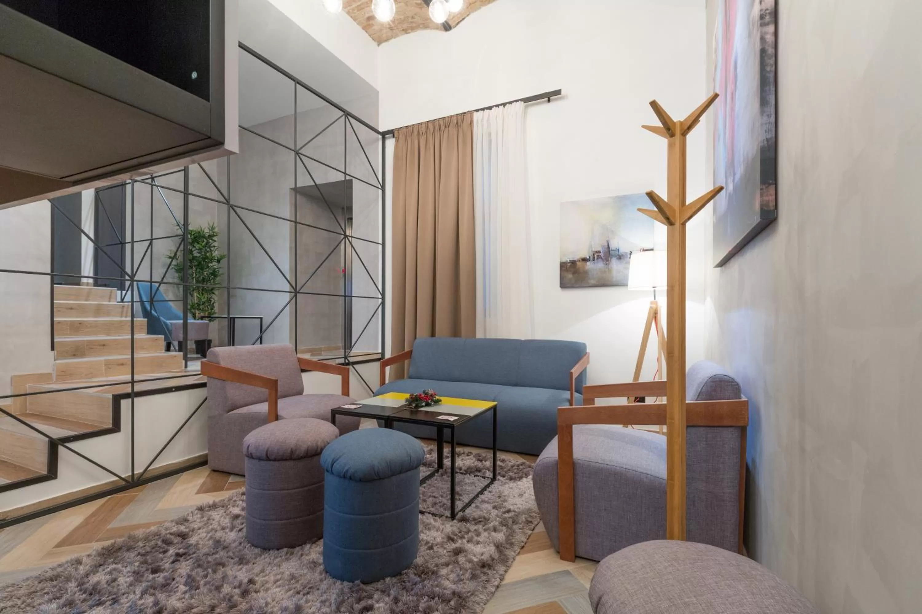 Library in Capital Hotel Garni