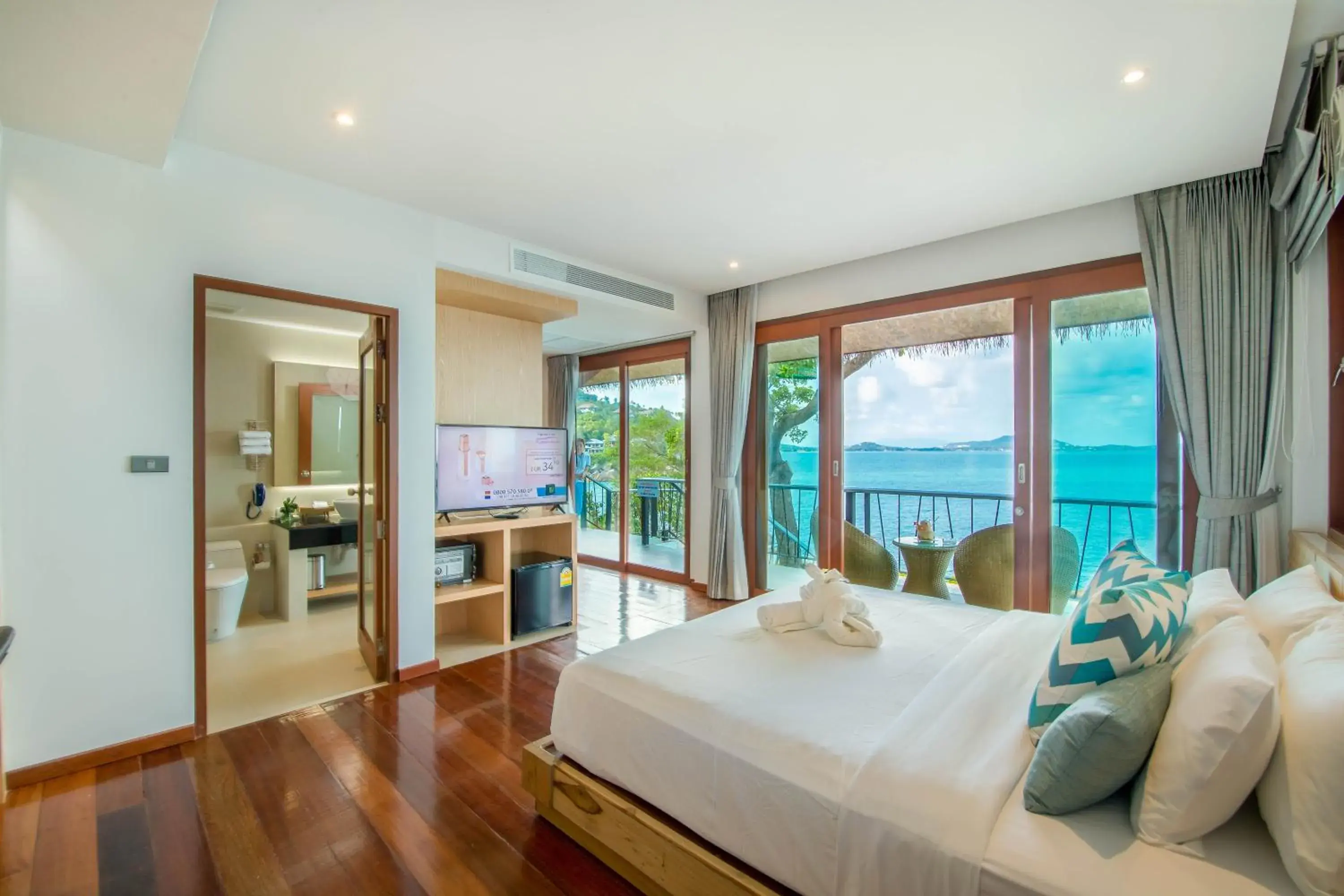 Bedroom in Coral Cliff Beach Resort Samui - SHA Plus