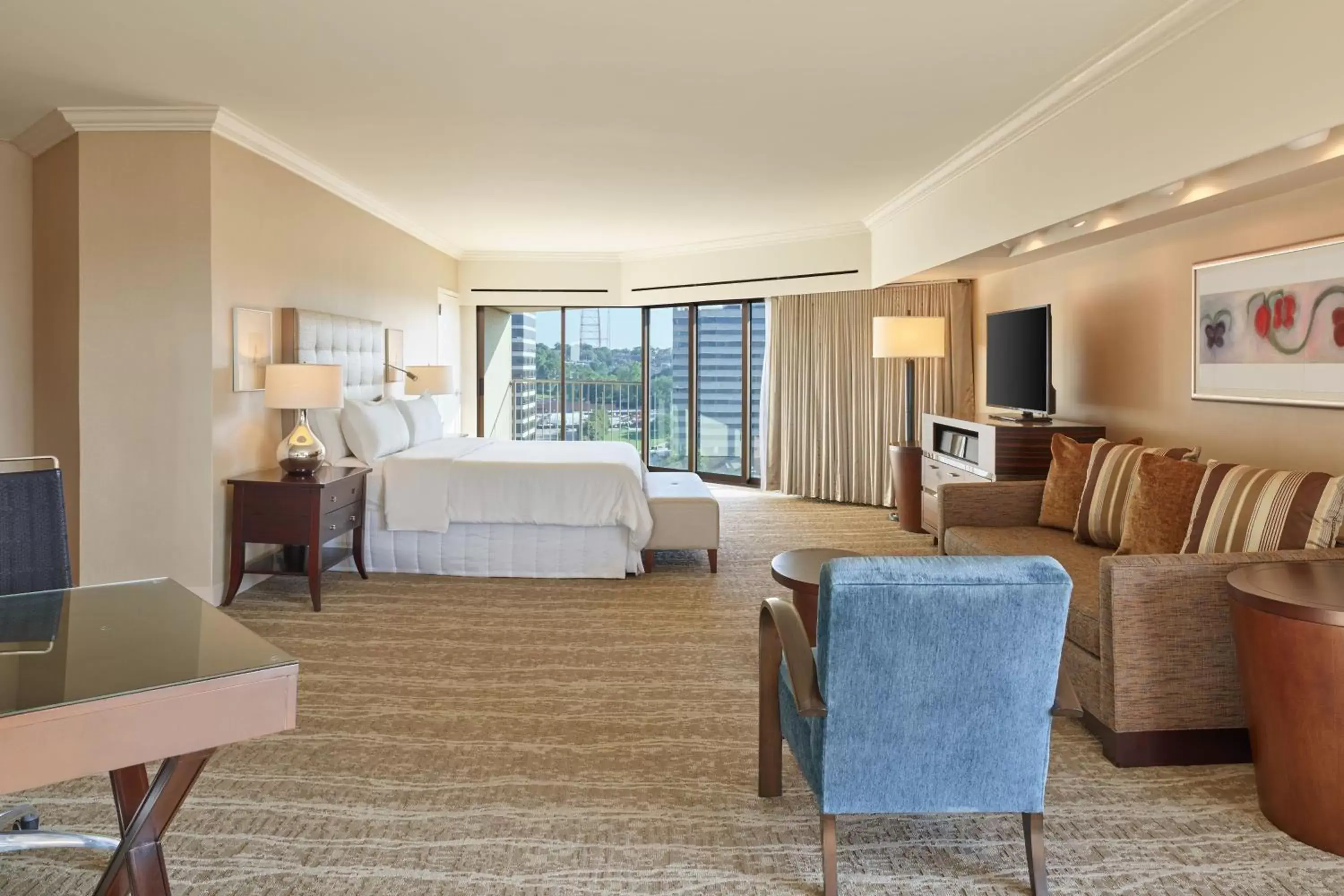 Bedroom in The Westin Kansas City at Crown Center