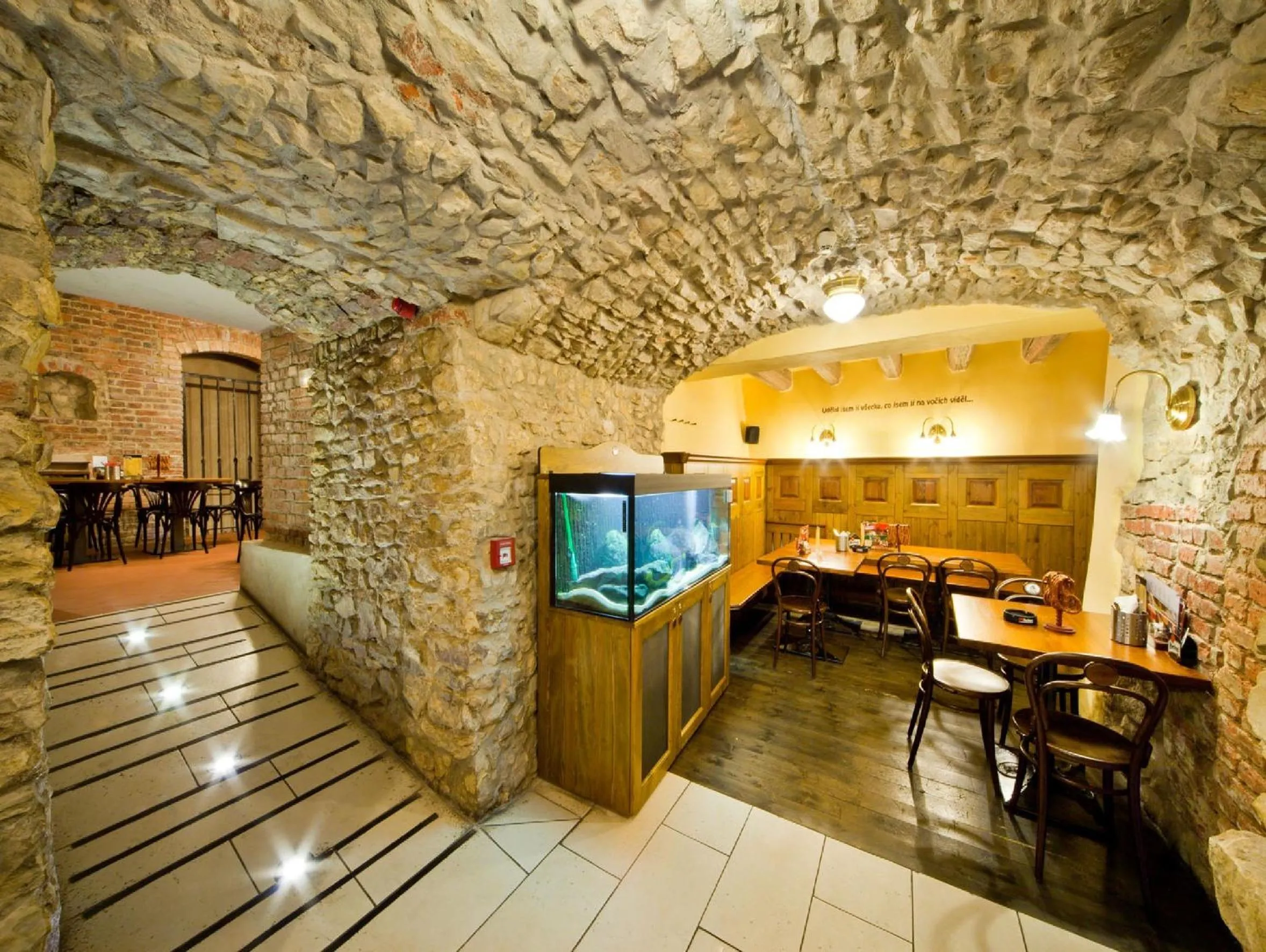 Restaurant/places to eat in Prague Inn