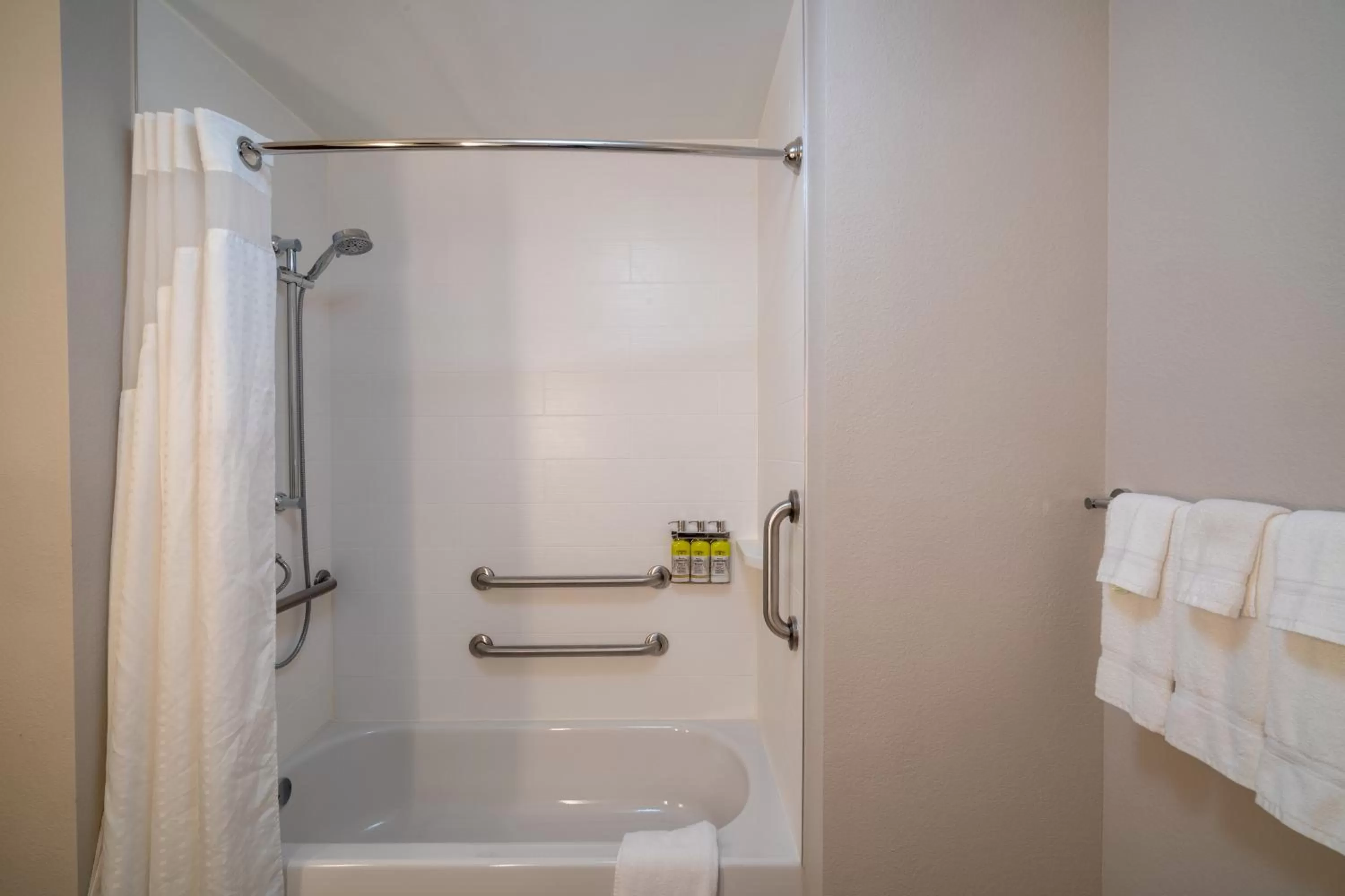 Bathroom in Holiday Inn Express & Suites Atlanta Airport NE - Hapeville by IHG