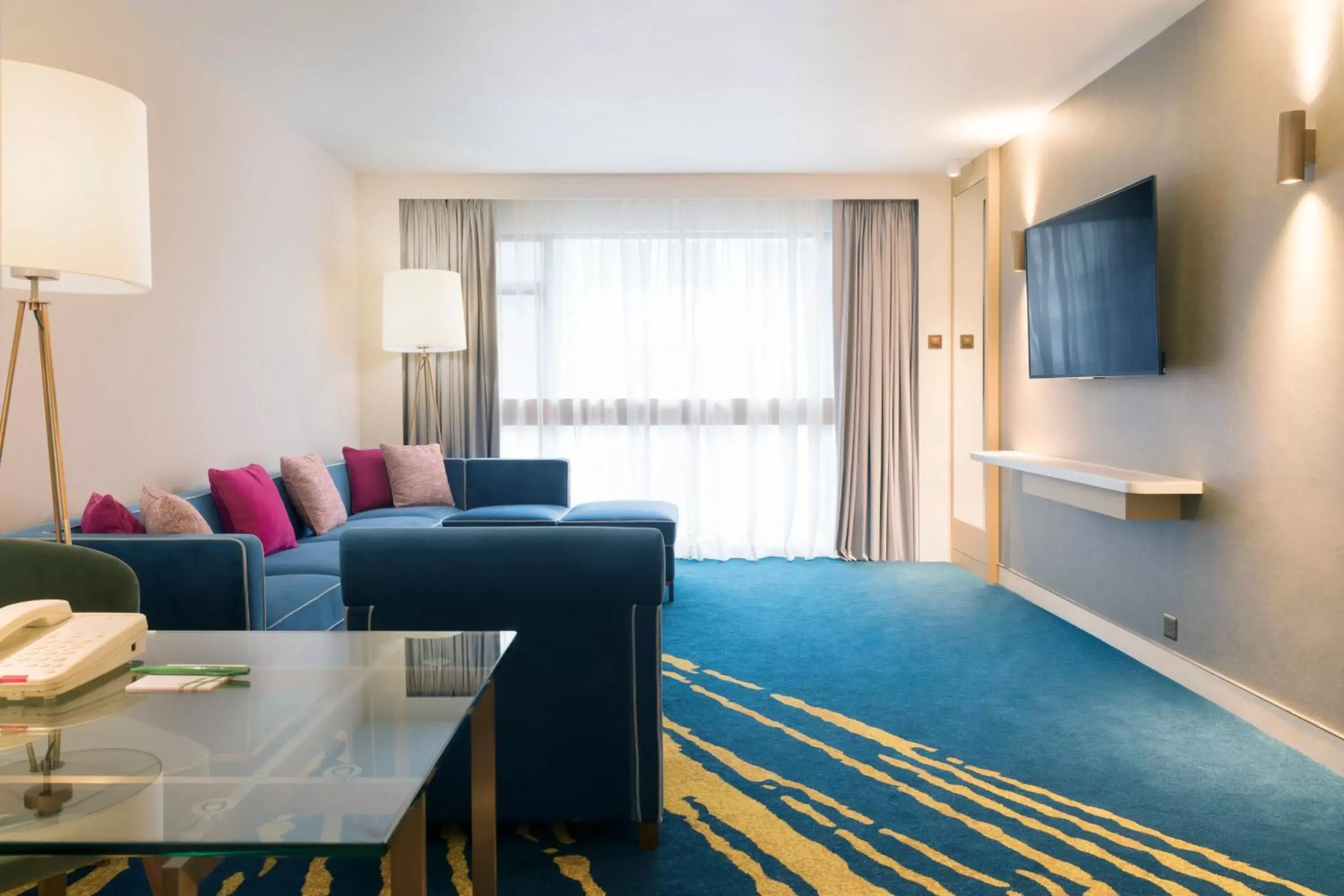 Bedroom, Seating Area in Holiday Inn Golden Mile, an IHG Hotel