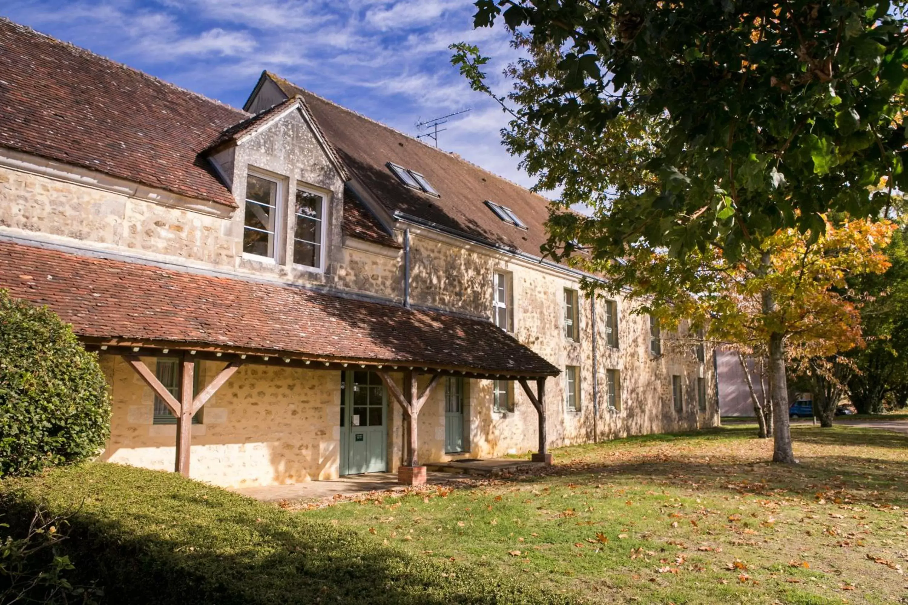 Property Building in Hôtel Résidence Normandy Country Club by Popinns