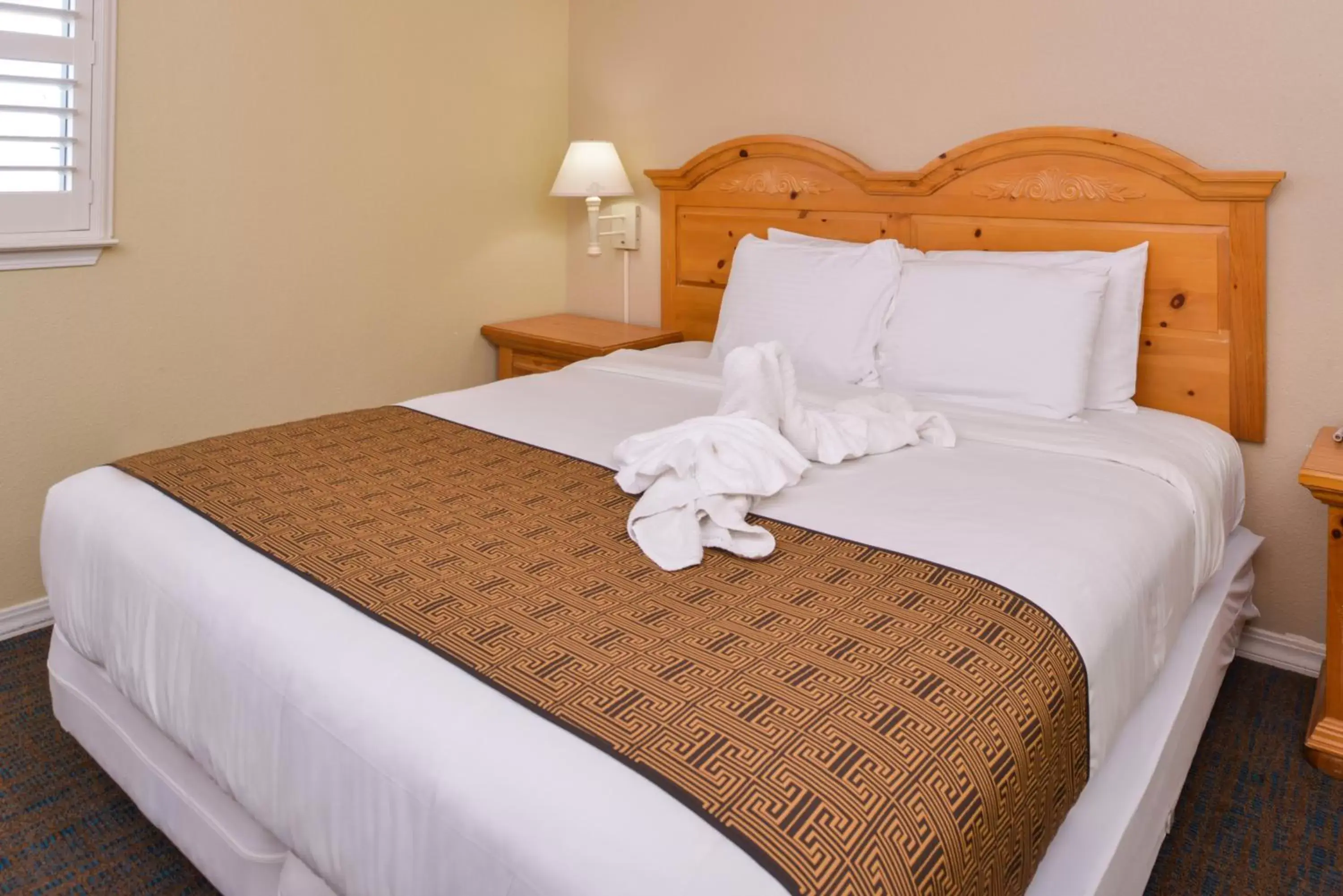 Bed in Cayucos Beach Inn Bed in Cayucos Beach Inn