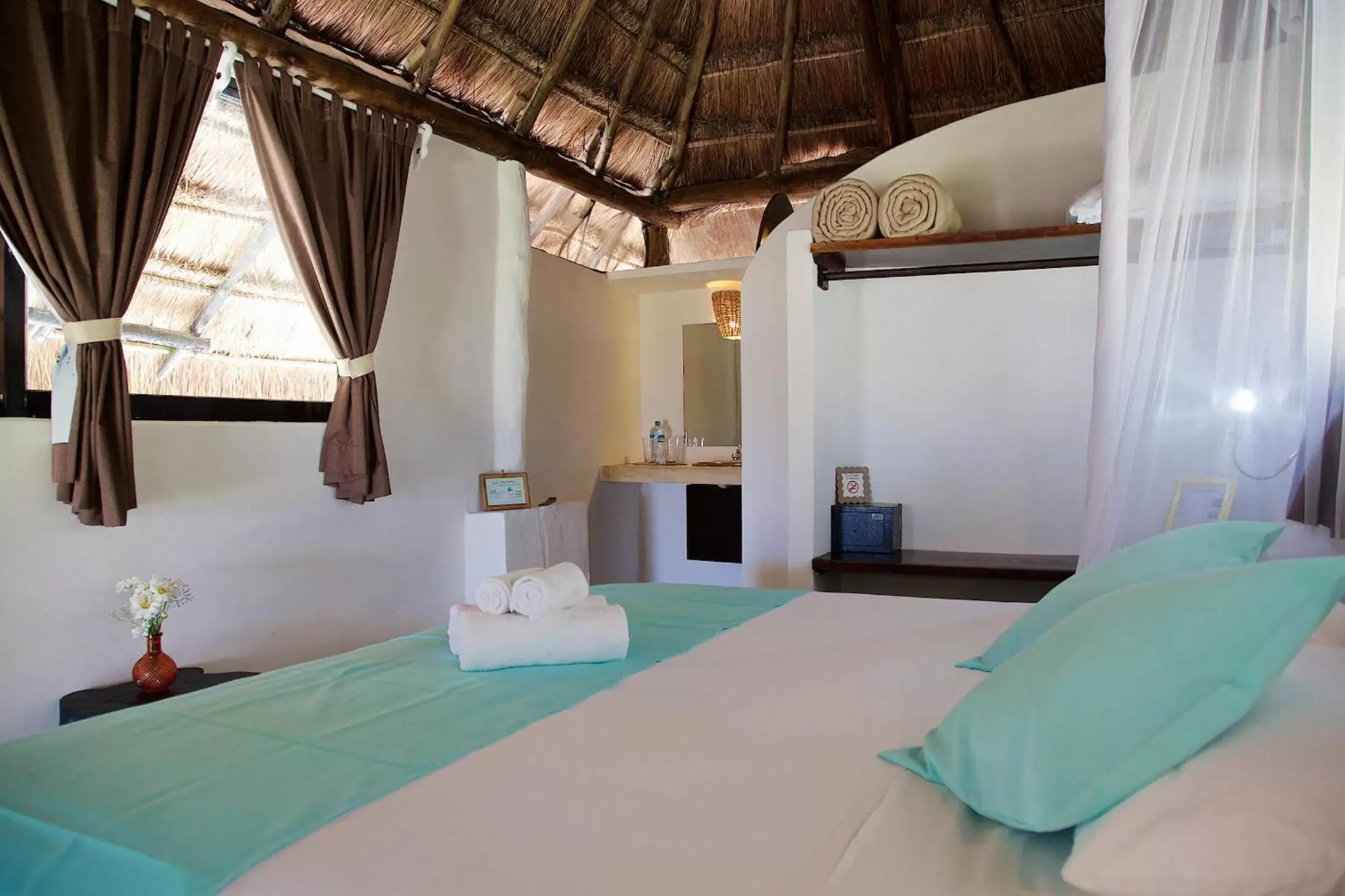 Photo of the whole room, Bed in Punta Piedra Beach Posada