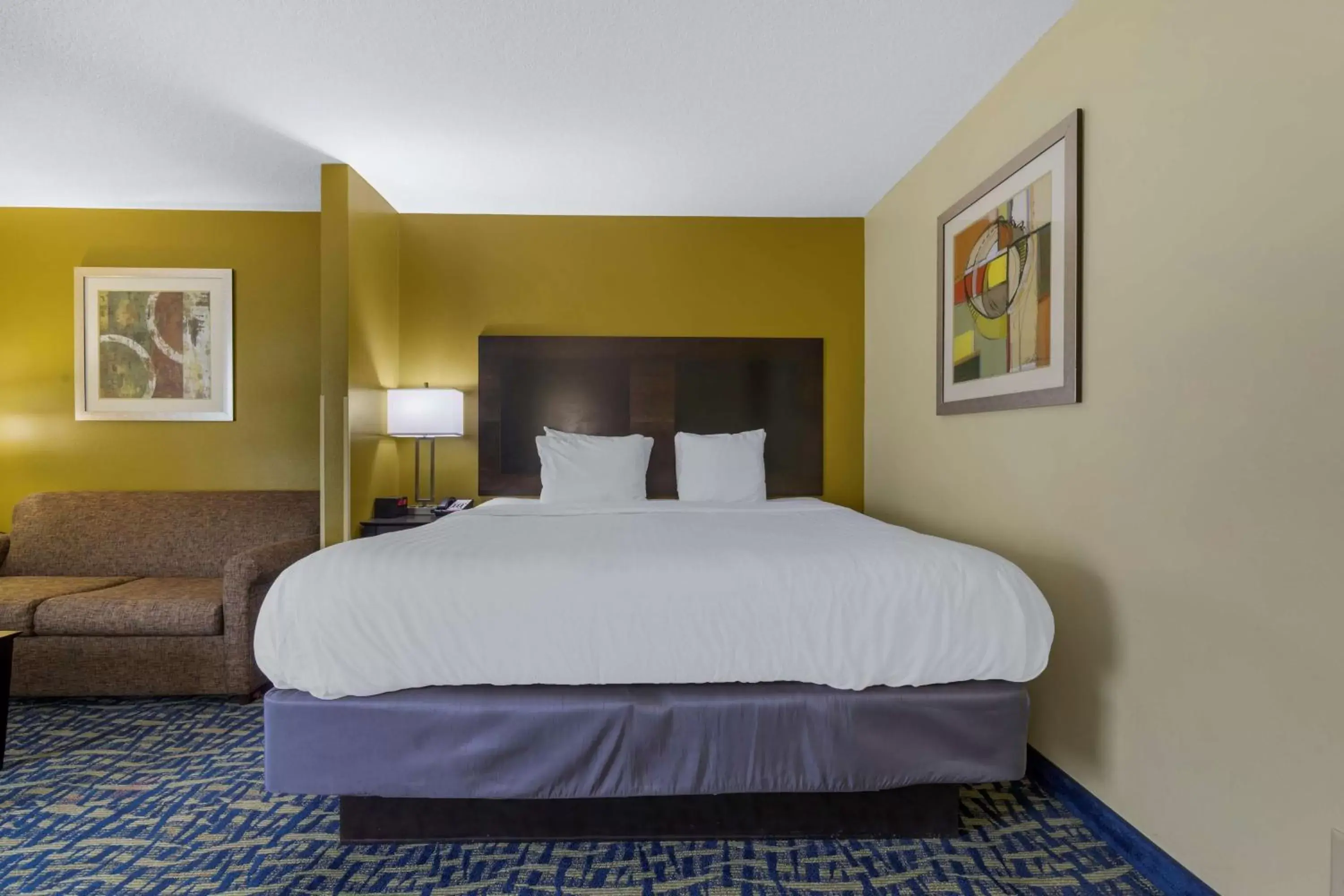 Bedroom, Bed in Best Western Plus Brunswick Inn & Suites
