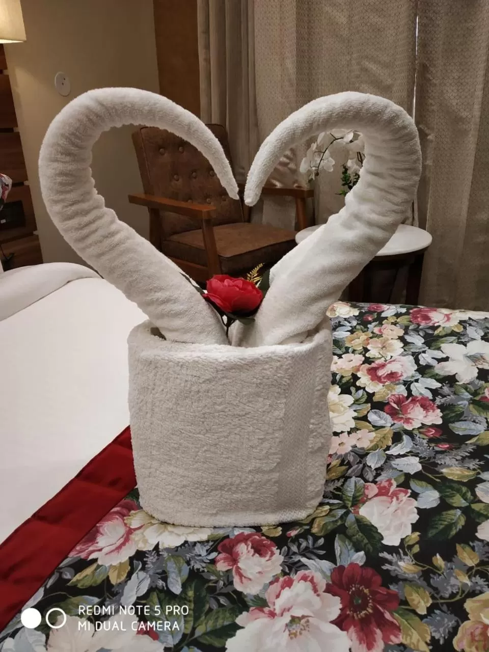 Bed in Hotel Makhan Residency