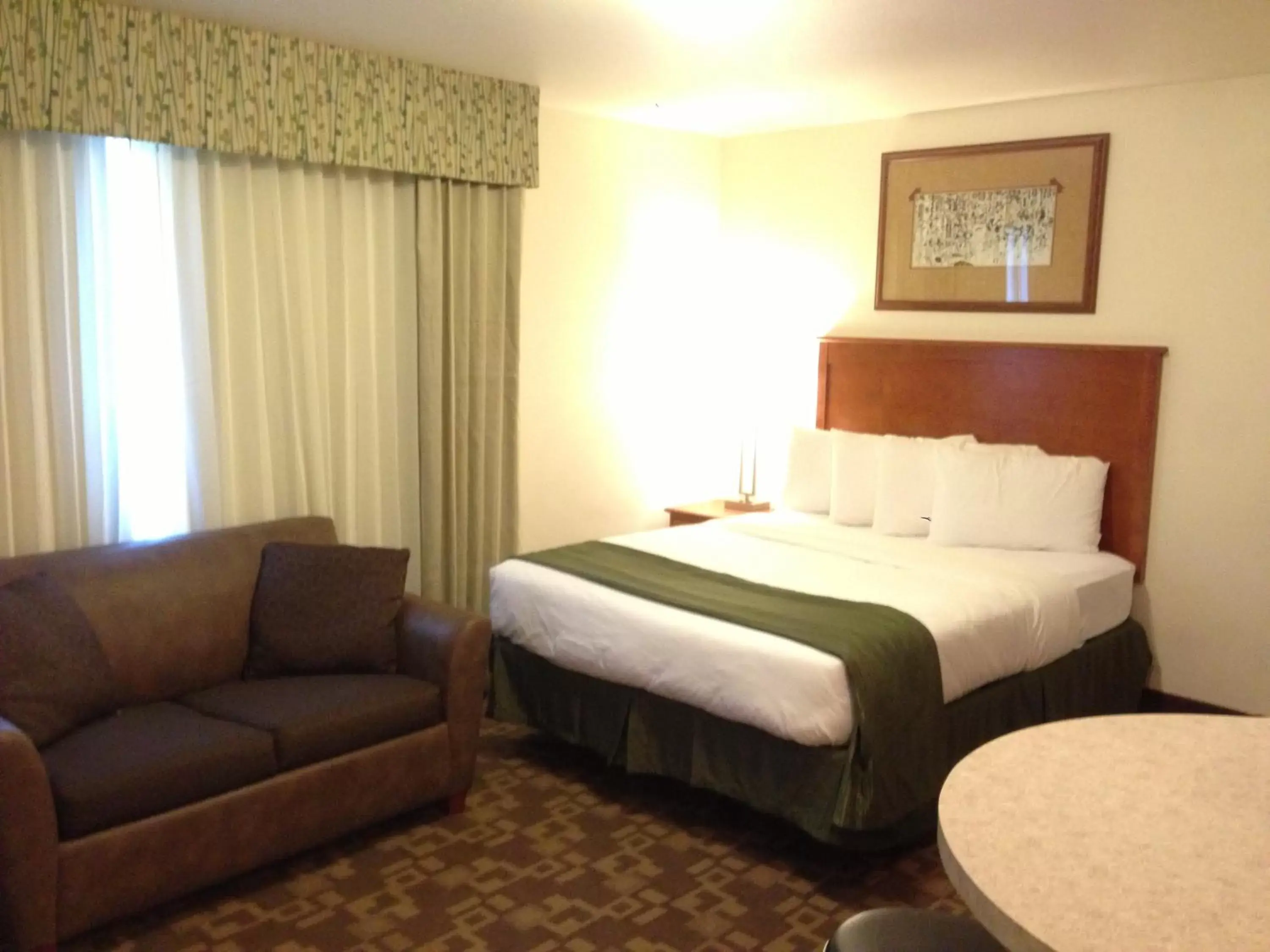 Photo of the whole room, Bed in Alaska's Select Inn Wasilla