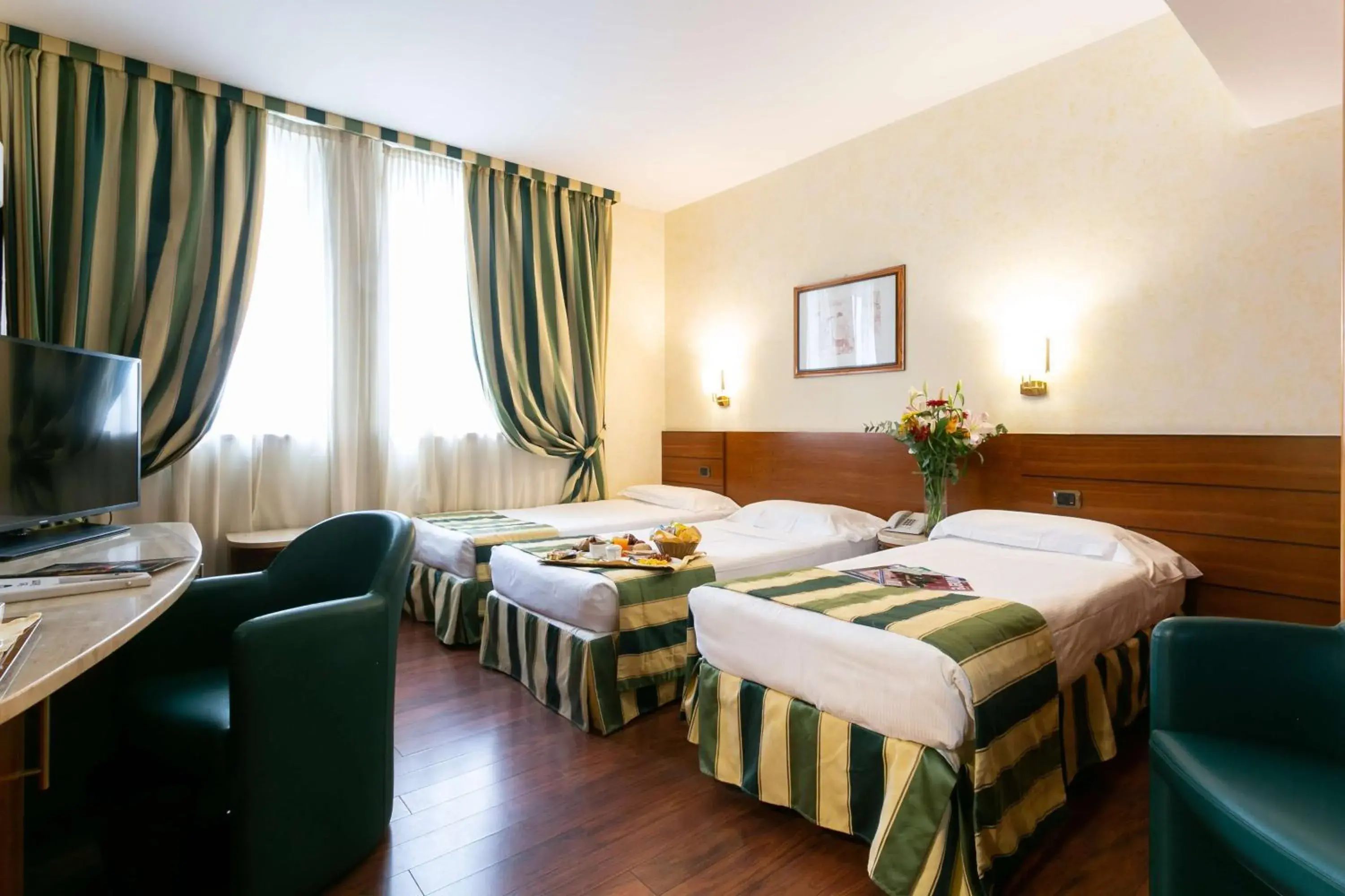 Triple Room in Hotel Mirage Sure Hotel Collection by Best Western Triple Room in Hotel Mirage Sure Hotel Collection by Best Western