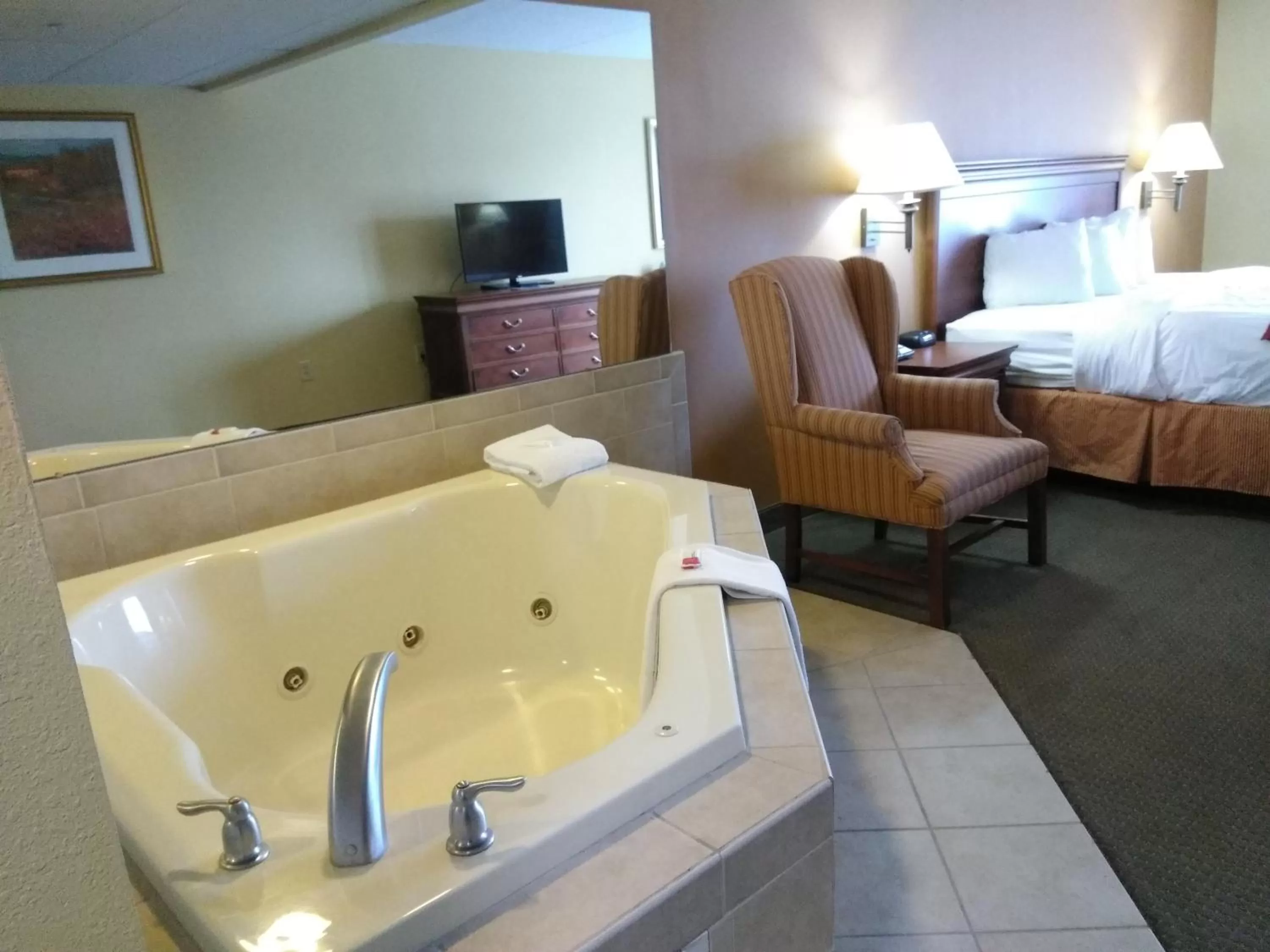 Area and facilities, Bed in Baymont by Wyndham Clinton