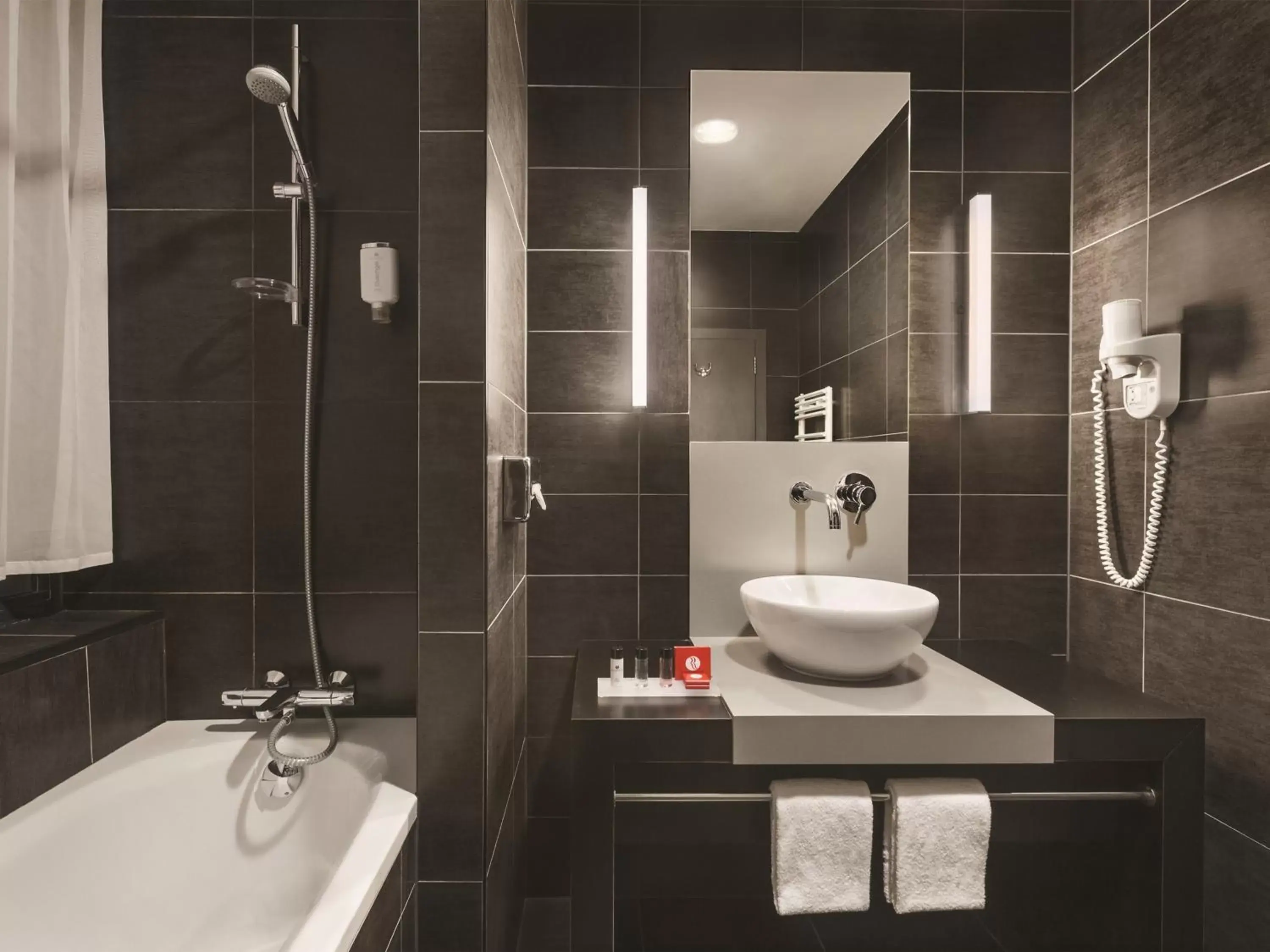 Bathroom in Hotel Ramada Brussels Woluwe