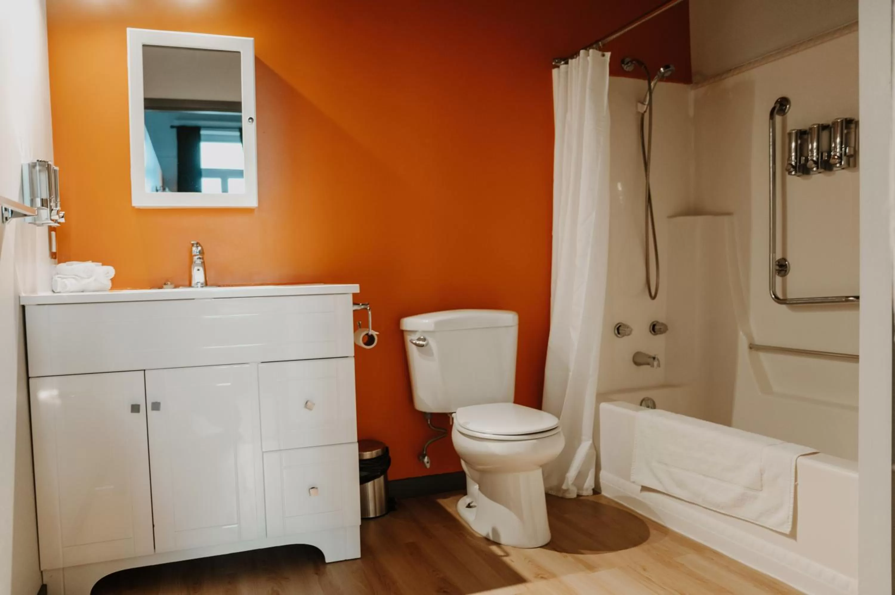 Toilet in Hotel Historique et Manoir Route 66